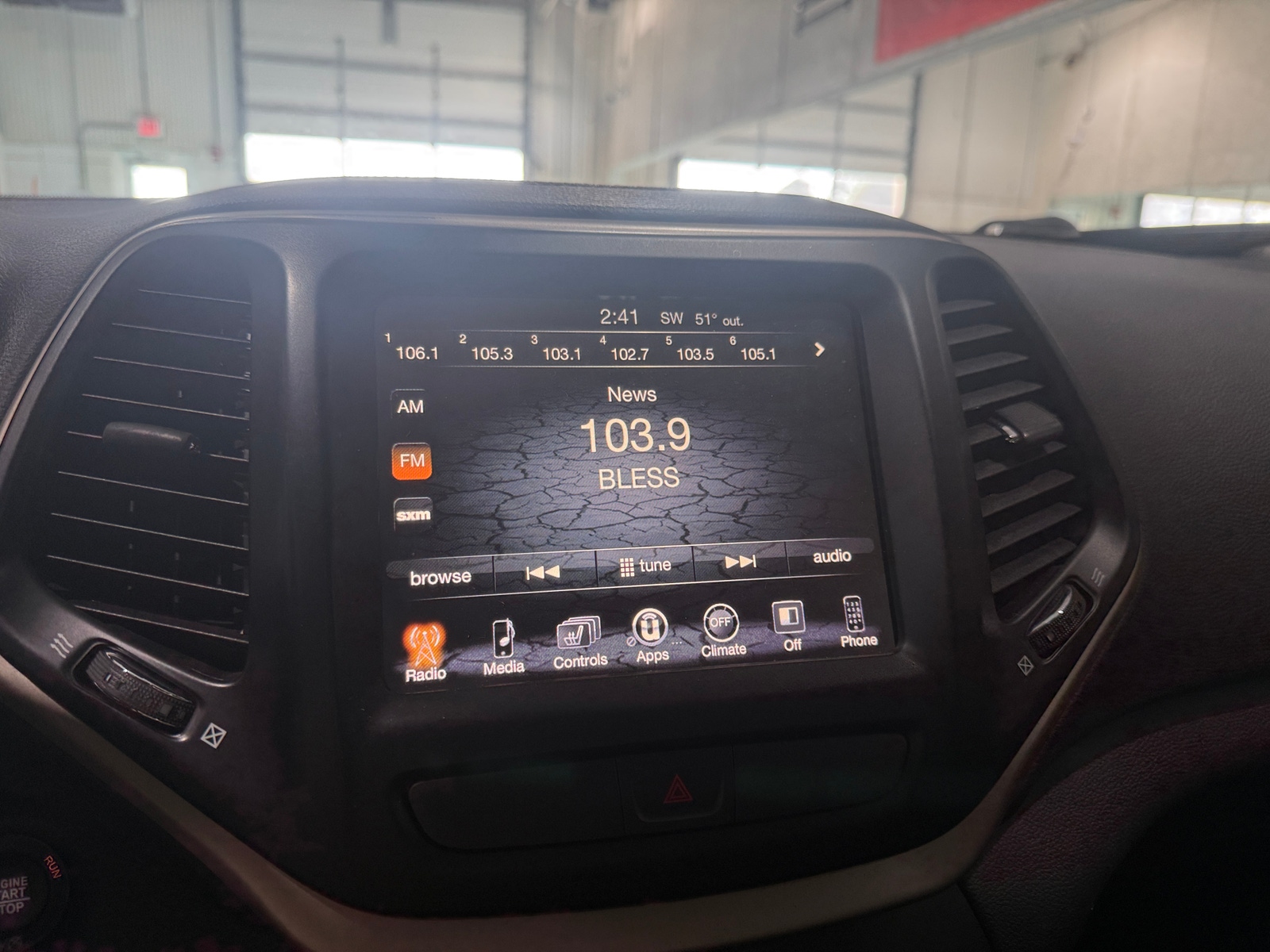 Thumbnail: 2017 Jeep Cherokee - 4