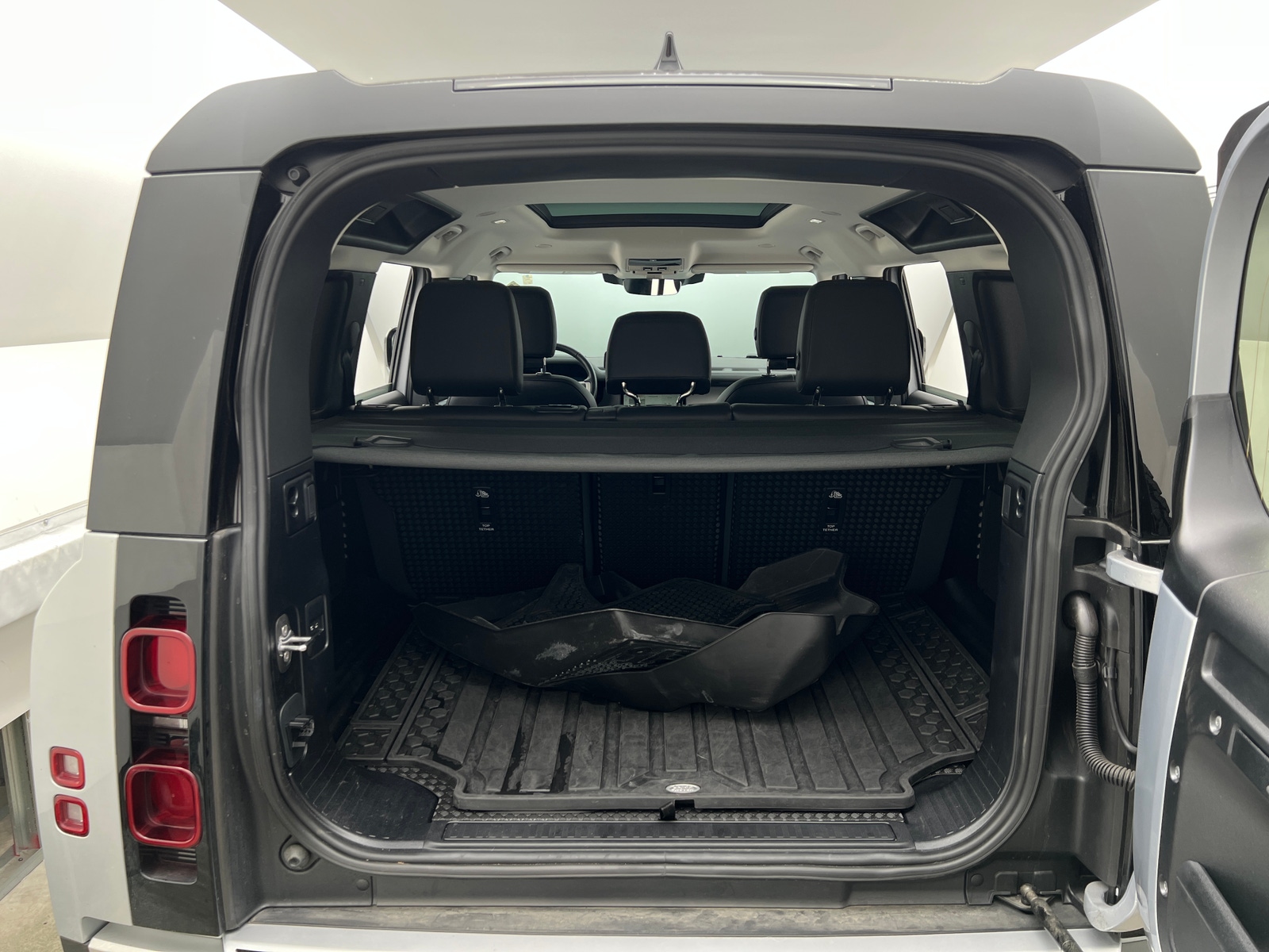 Thumbnail: 2024 Land Rover Defender - 6