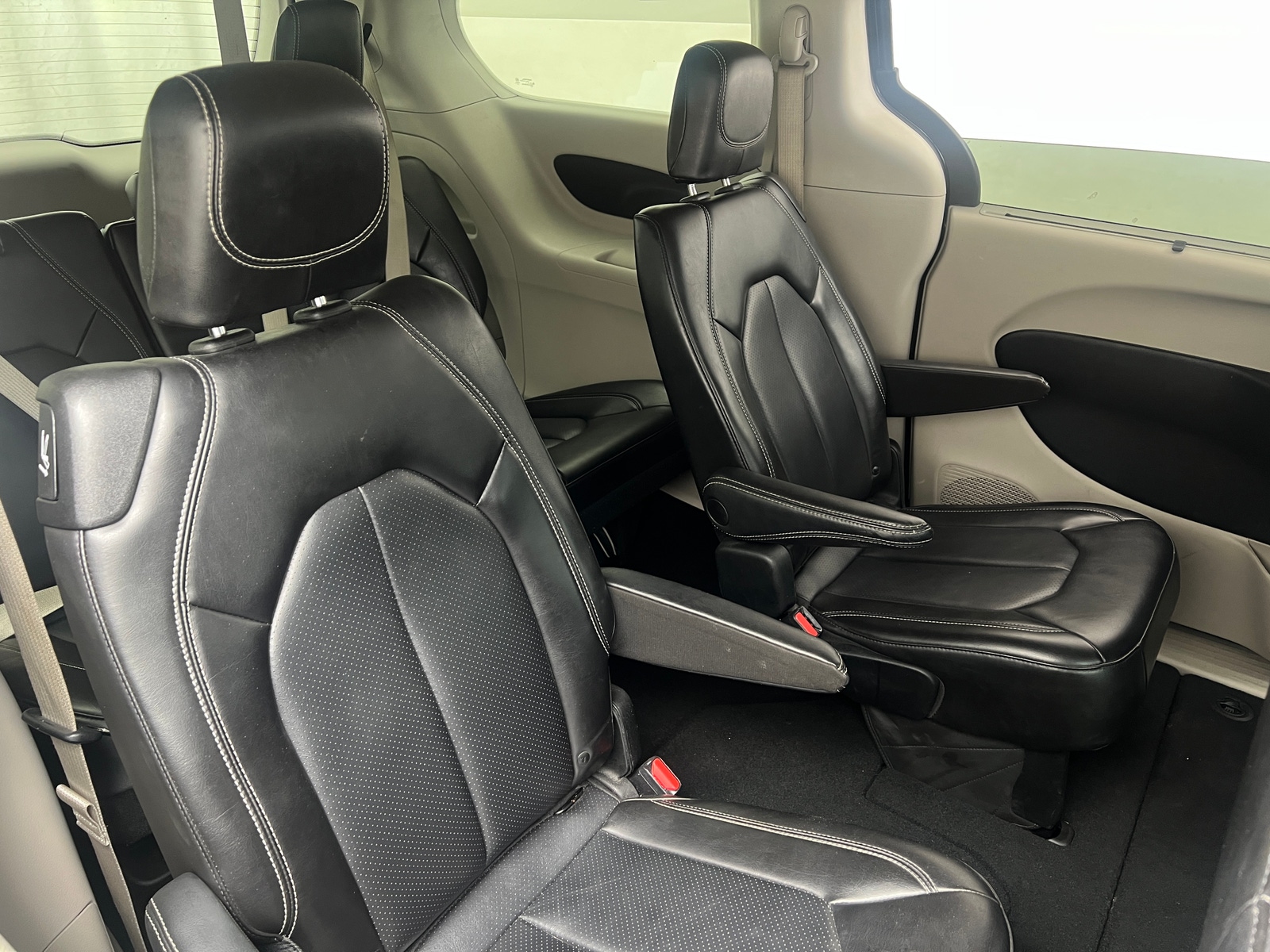 Thumbnail: 2023 Chrysler Pacifica - 5