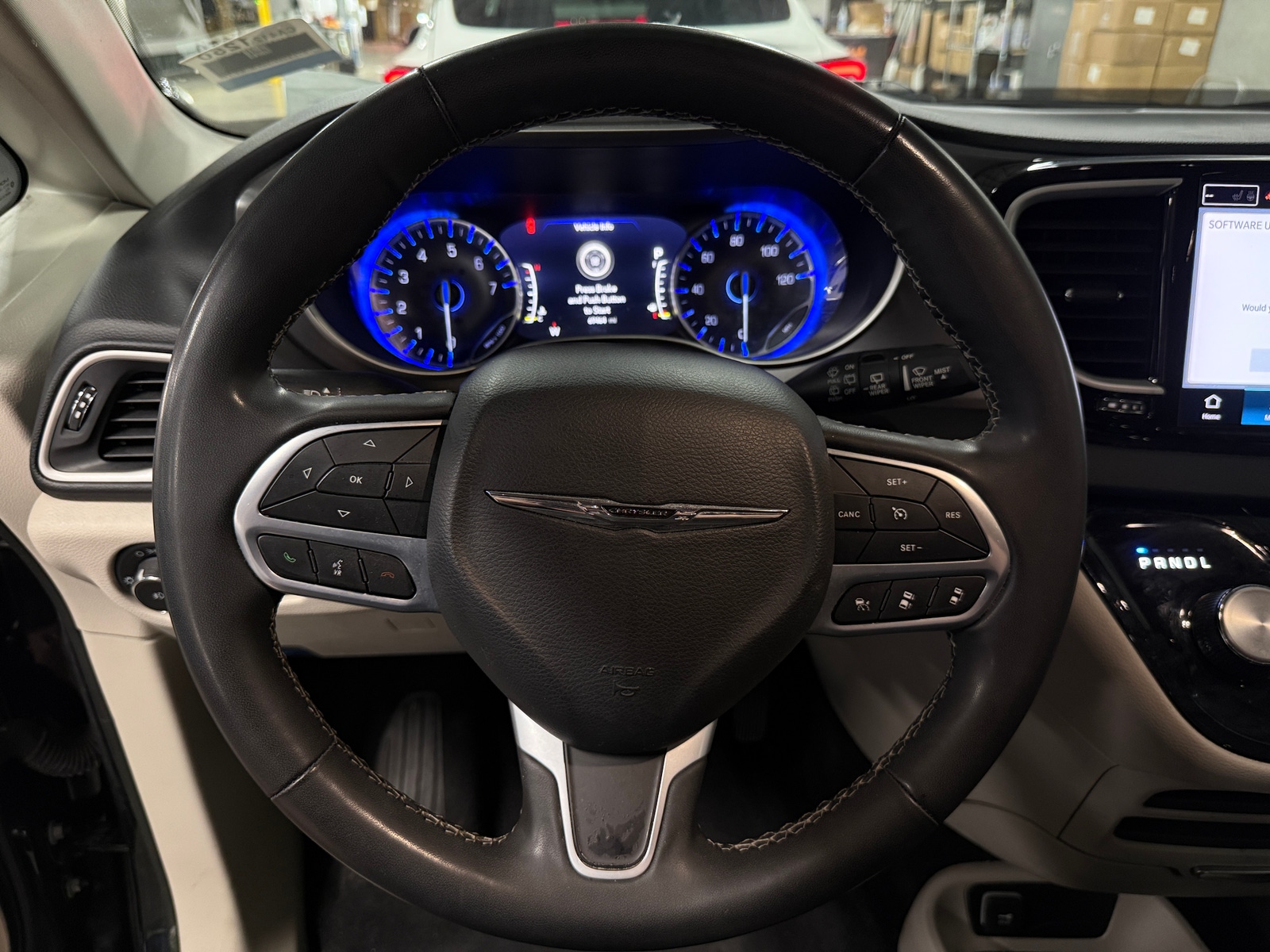 Thumbnail: 2023 Chrysler Pacifica - 4