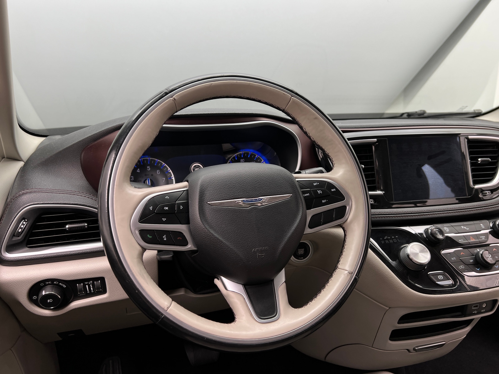 Thumbnail: 2018 Chrysler Pacifica - 4