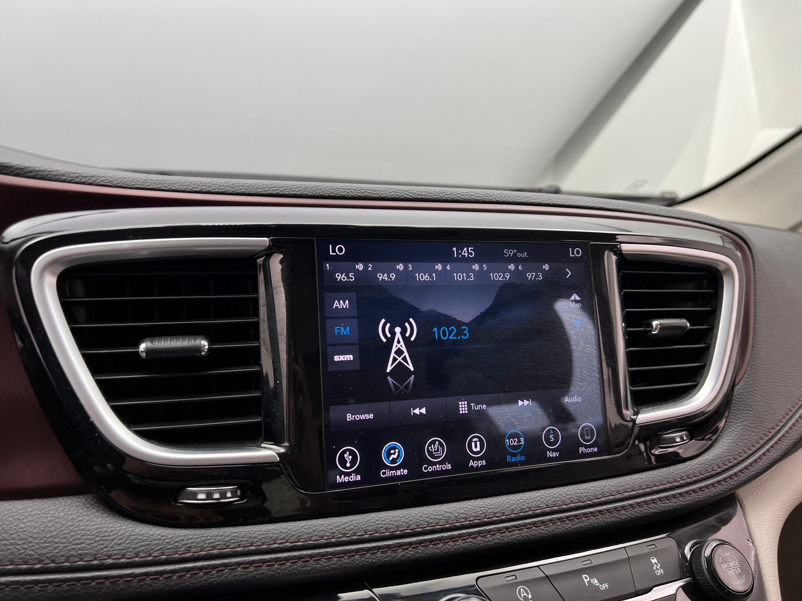 Thumbnail: 2018 Chrysler Pacifica - 3