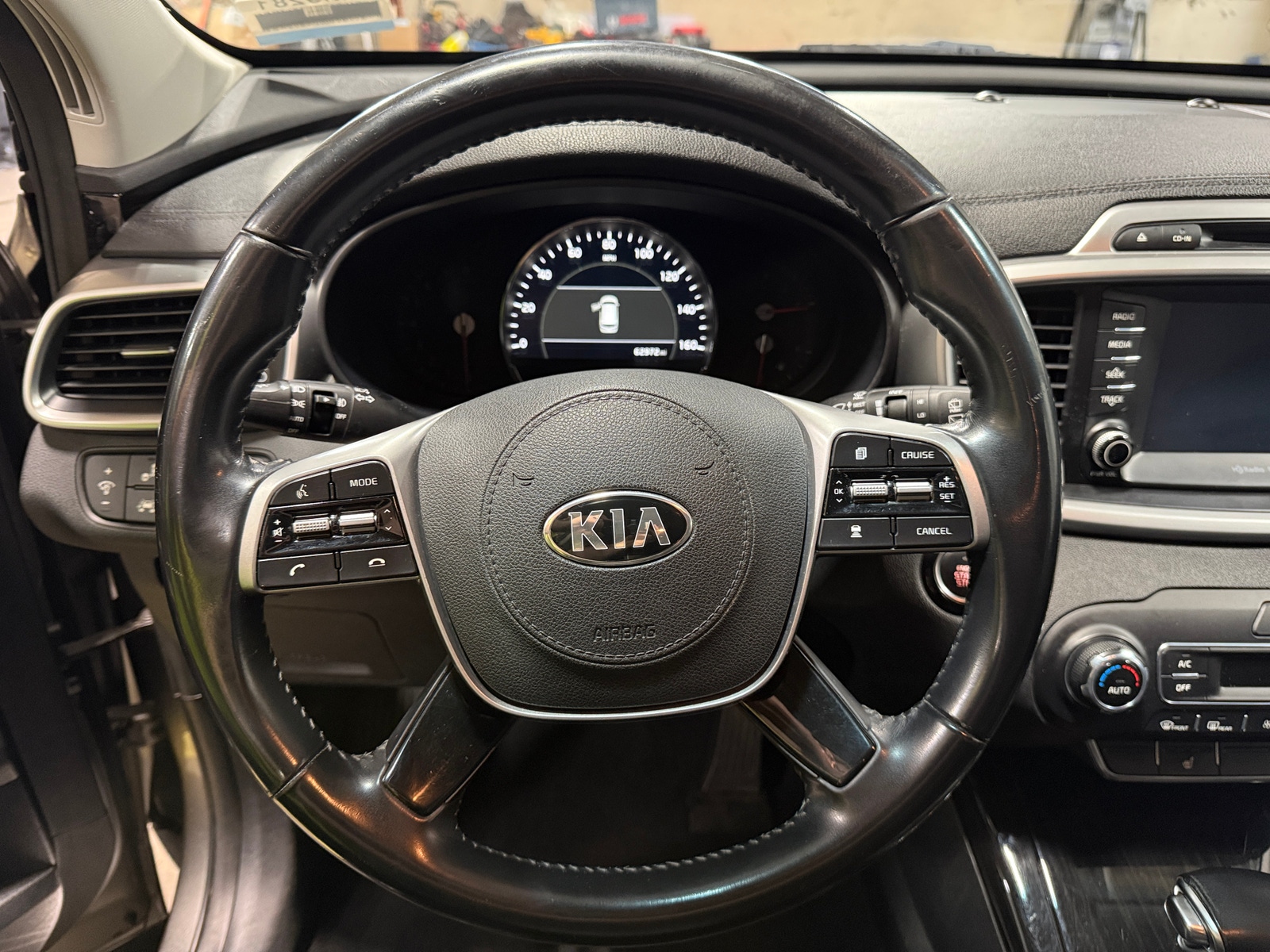 Thumbnail: 2019 Kia Sorento - 4