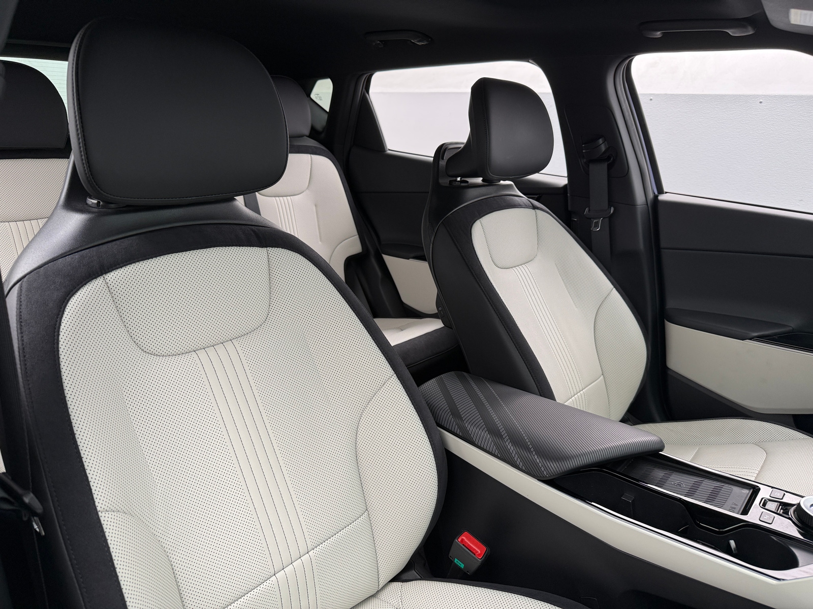 Thumbnail: 2023 Kia EV6 - 2