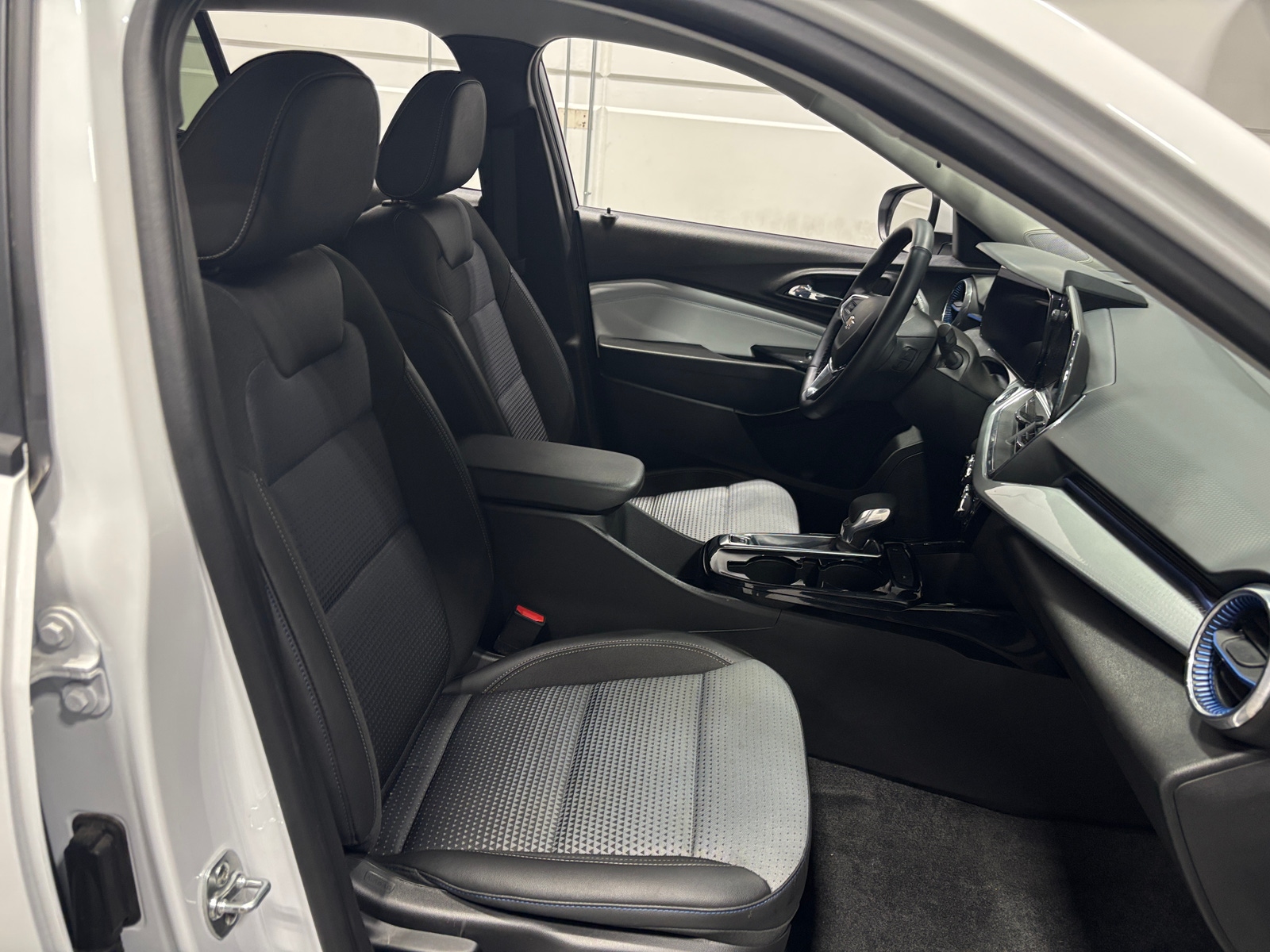 Thumbnail: 2025 Chevrolet Trax - 2