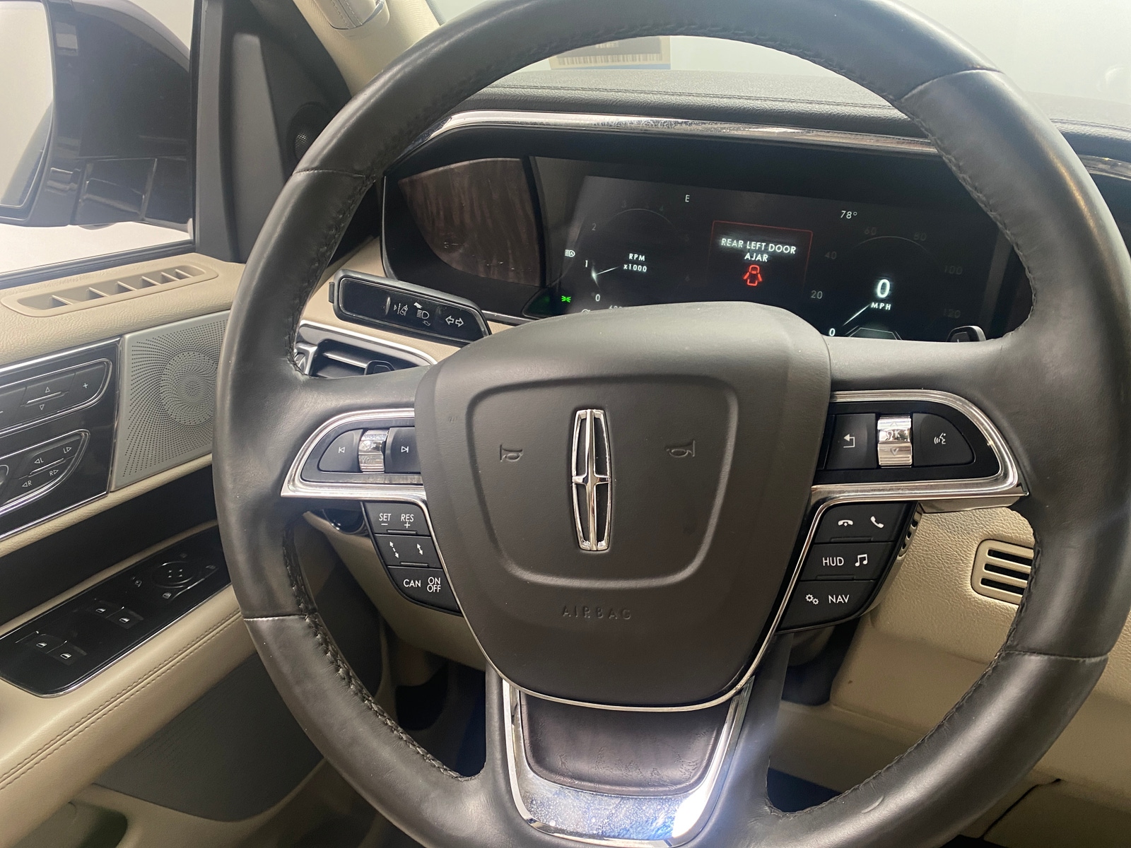 Thumbnail: 2021 Lincoln Navigator - 4