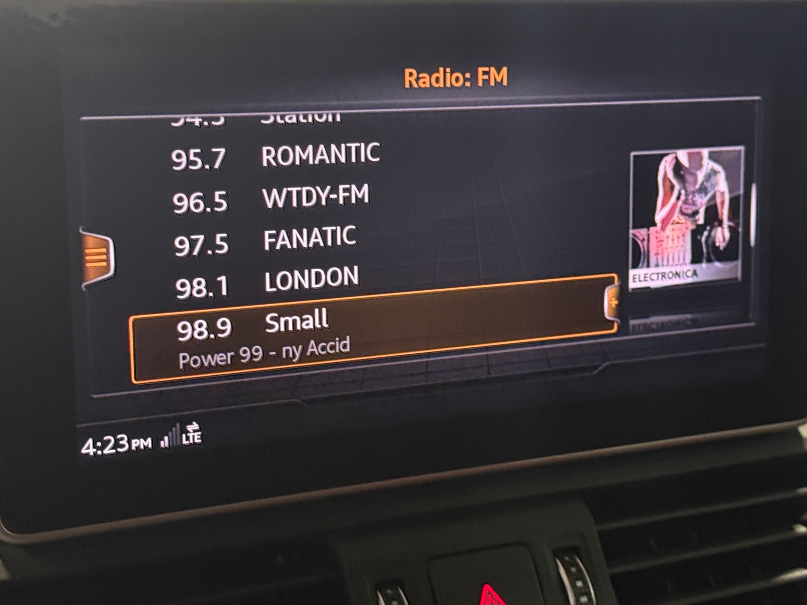 Thumbnail: 2020 Audi SQ5 - 3