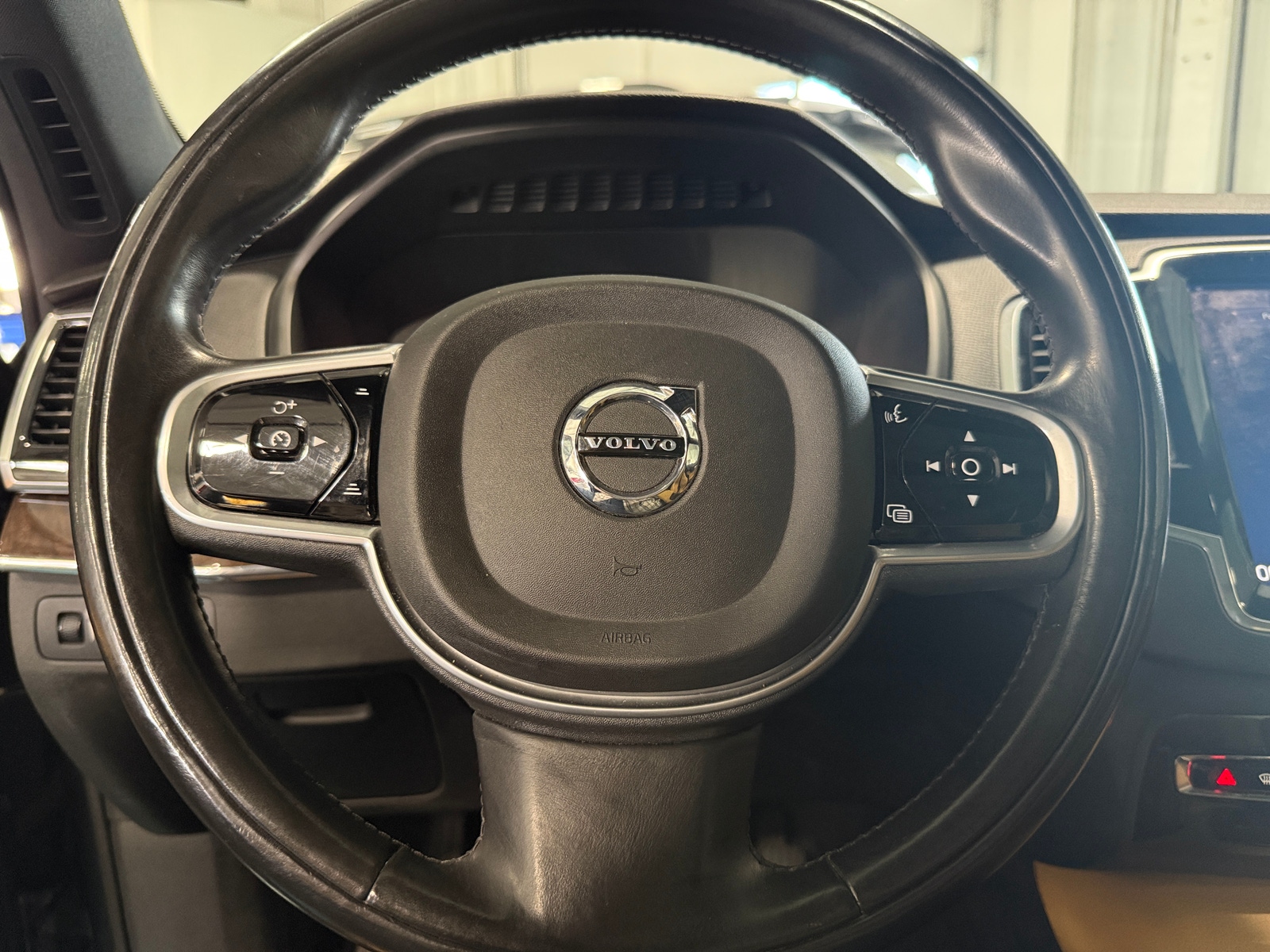 Thumbnail: 2017 Volvo XC90 - 4