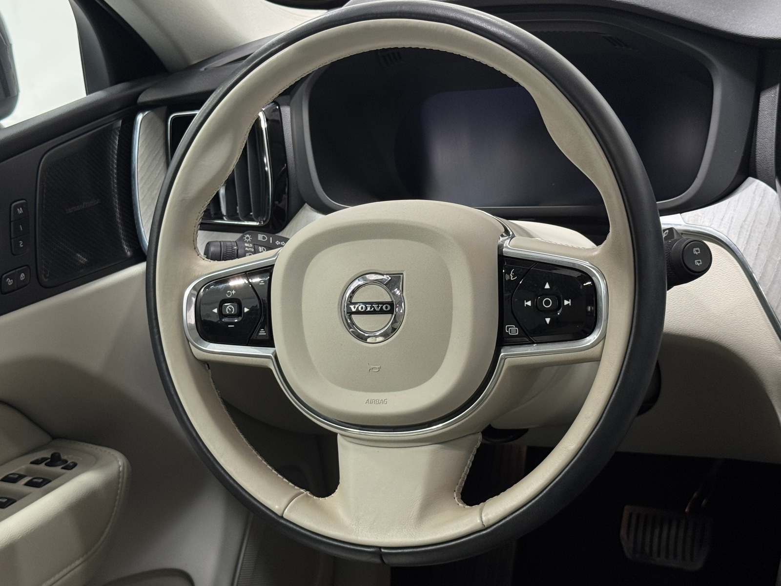 Thumbnail: 2023 Volvo XC60 - 4