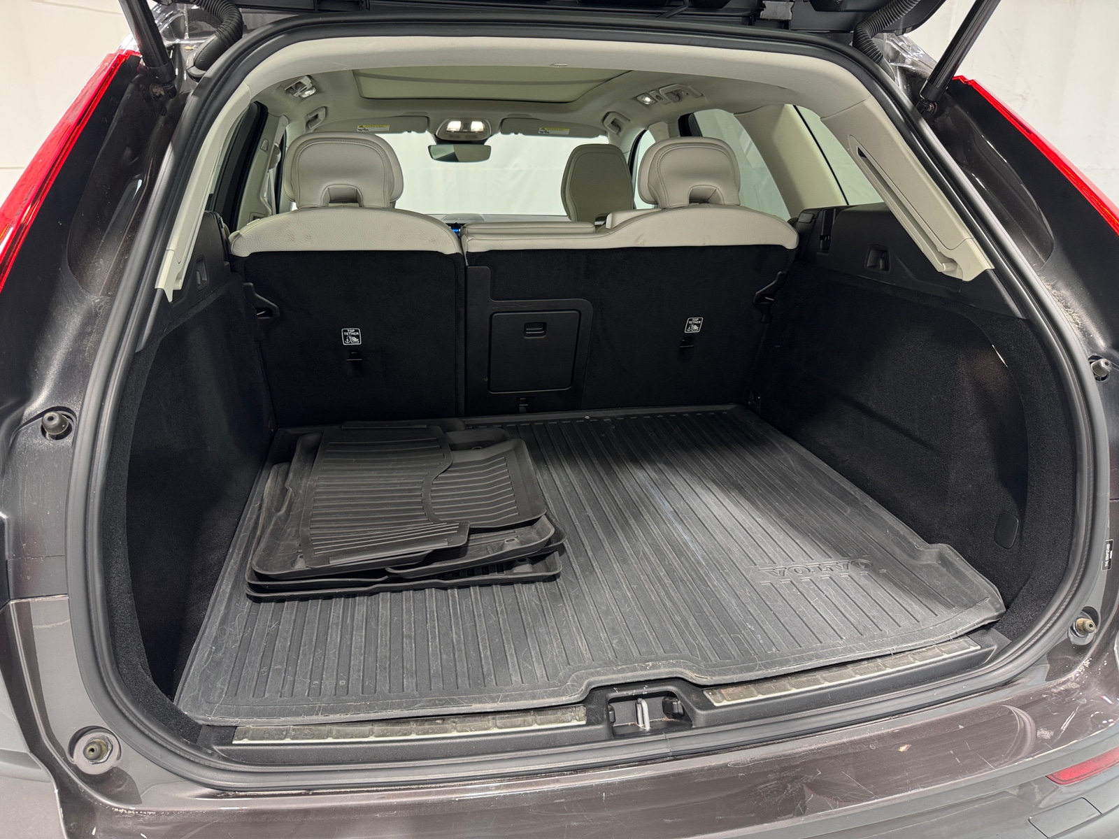 Thumbnail: 2023 Volvo XC60 - 6