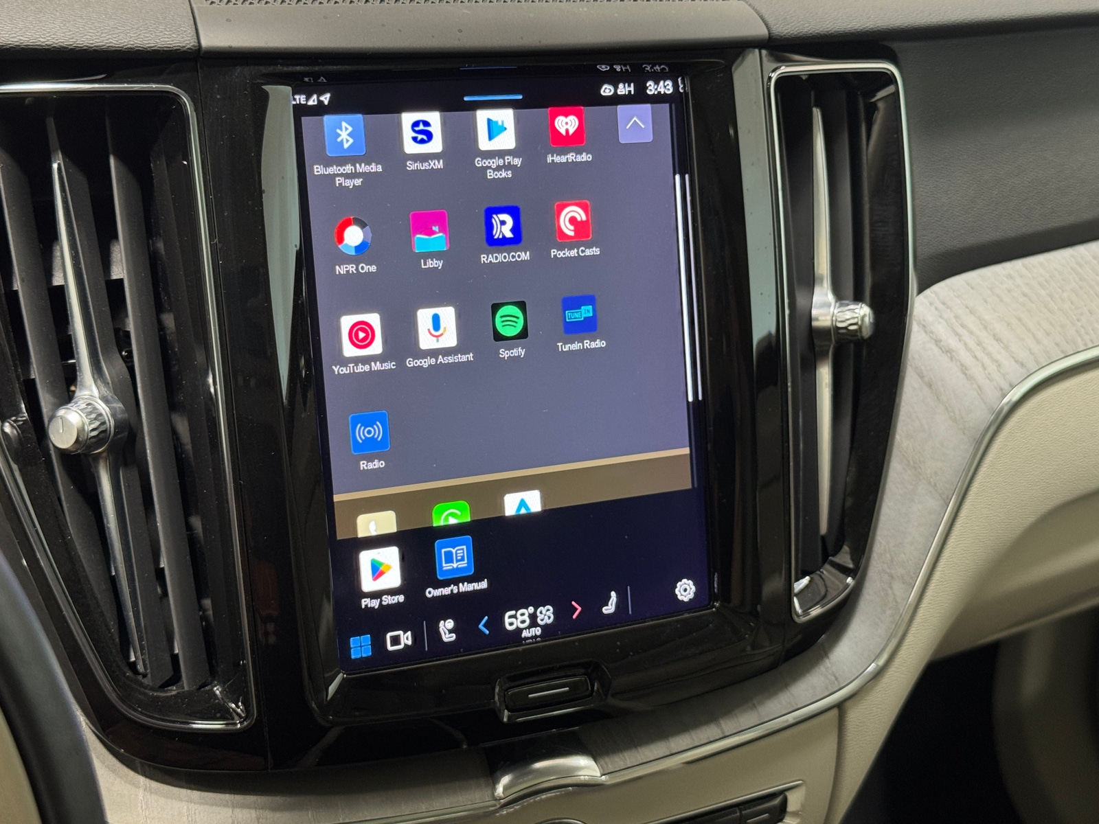 Thumbnail: 2023 Volvo XC60 - 3