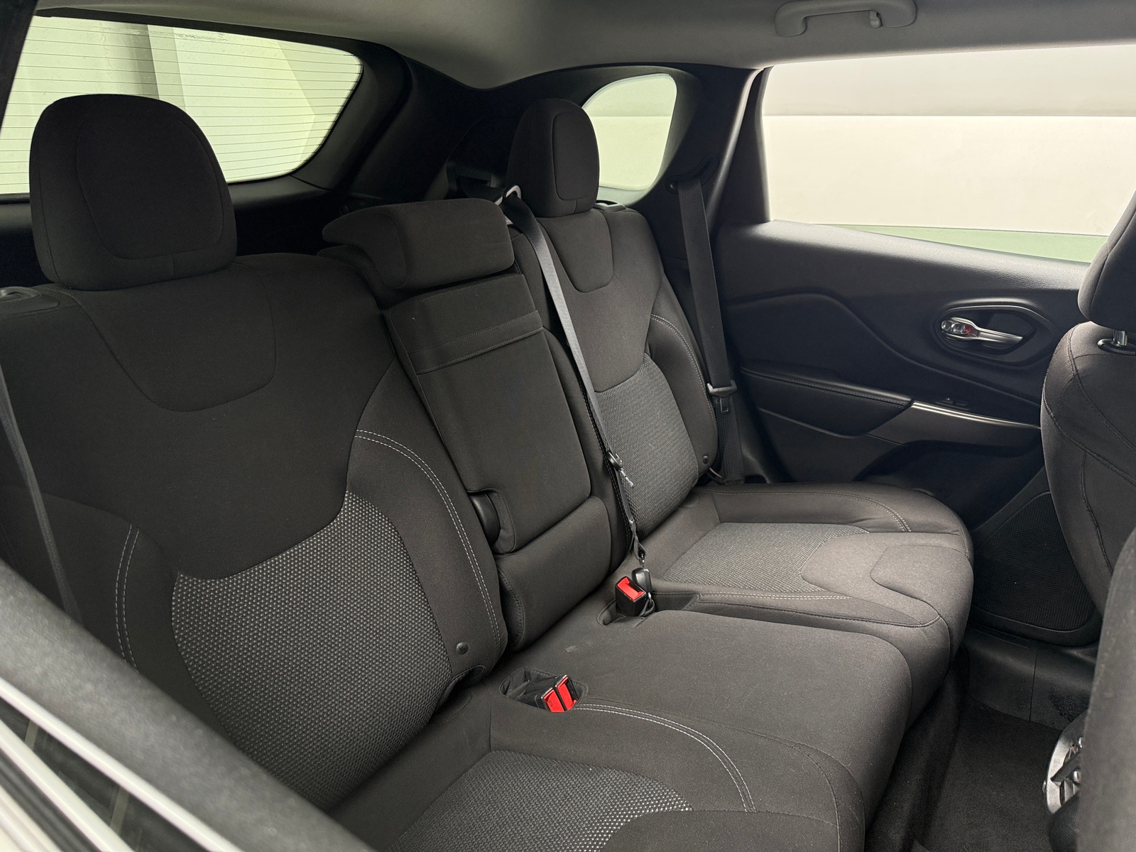 Thumbnail: 2019 Jeep Cherokee - 6