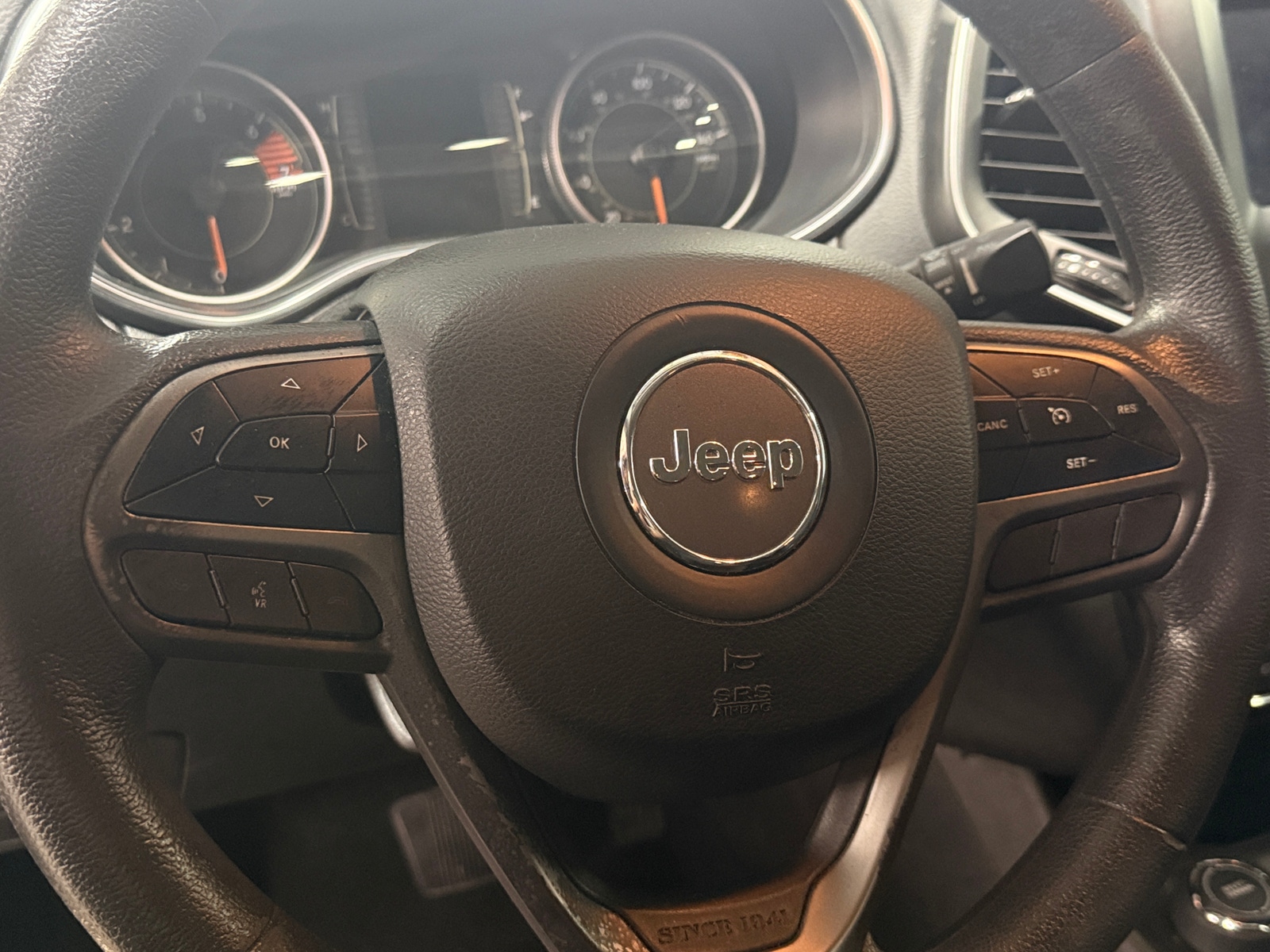 Thumbnail: 2019 Jeep Cherokee - 5