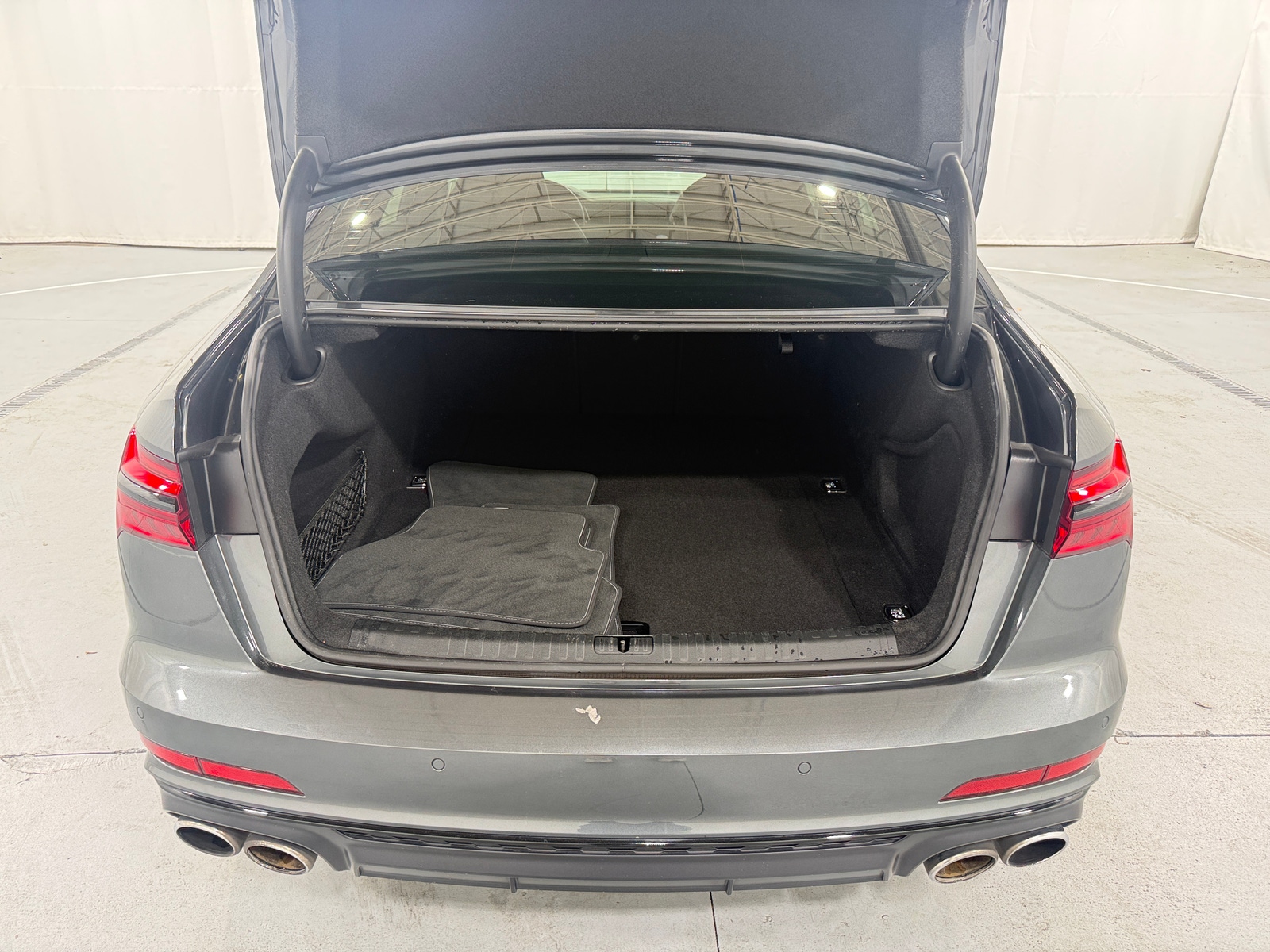 Thumbnail: 2020 Audi S6 - 6