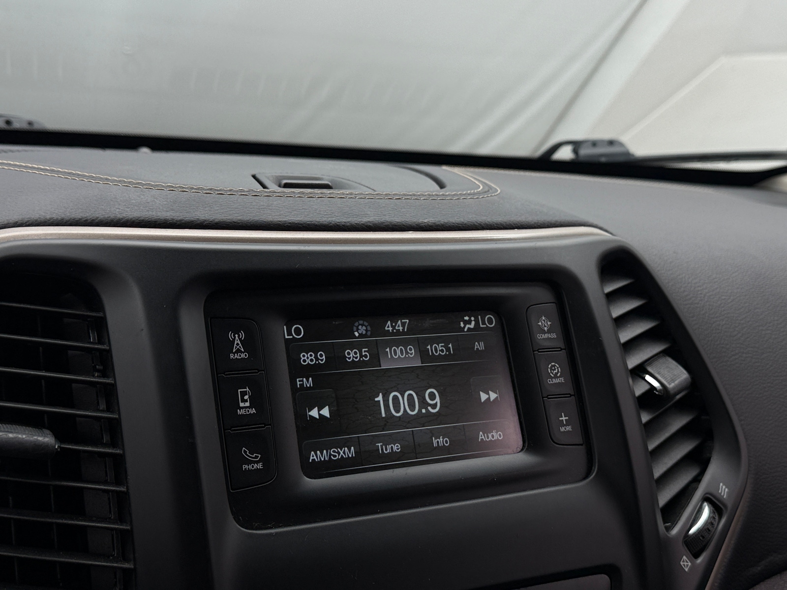 Thumbnail: 2017 Jeep Cherokee - 4