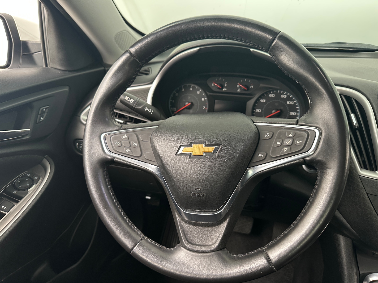 Thumbnail: 2021 Chevrolet Malibu - 5