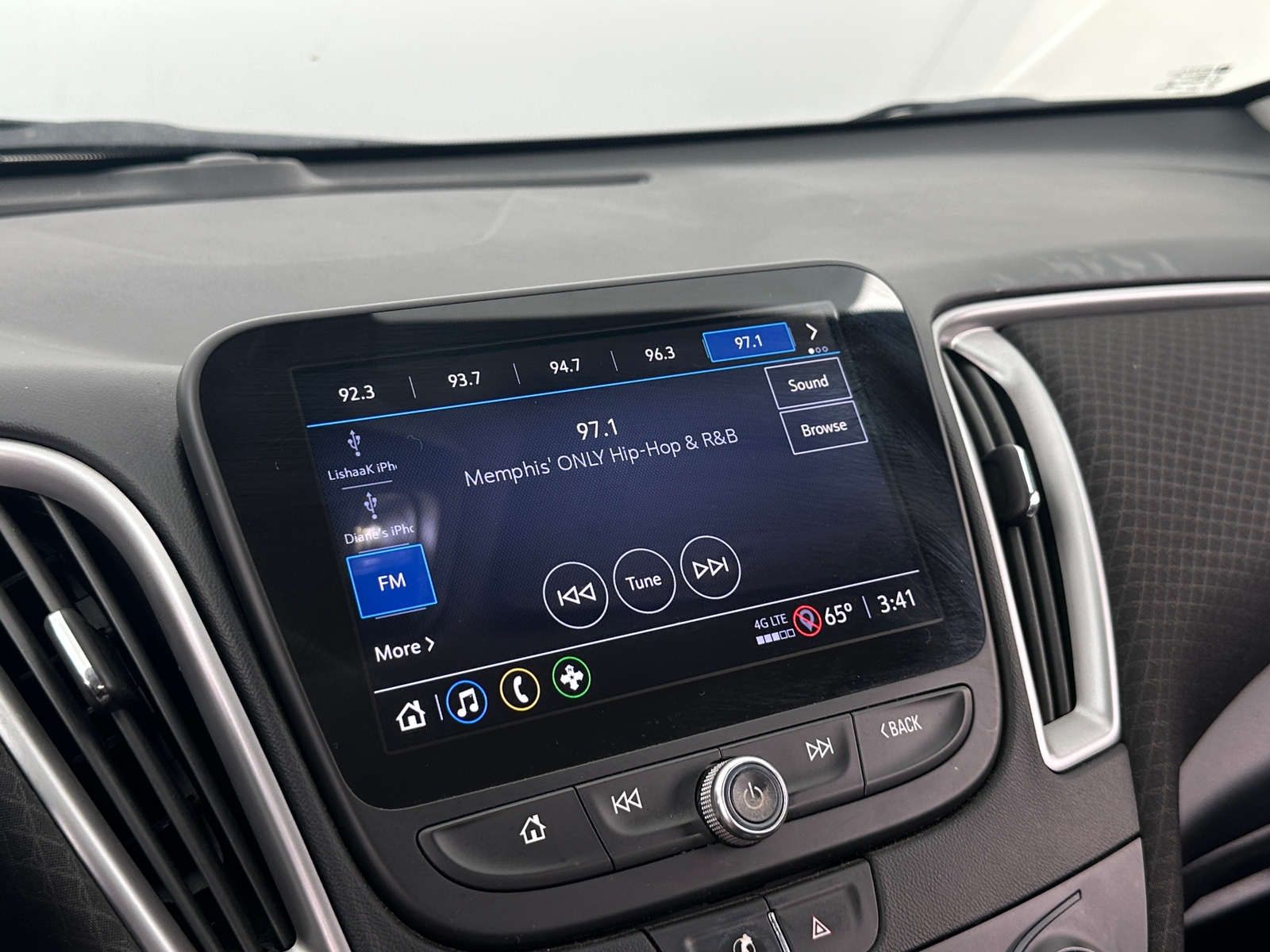 Thumbnail: 2021 Chevrolet Malibu - 4