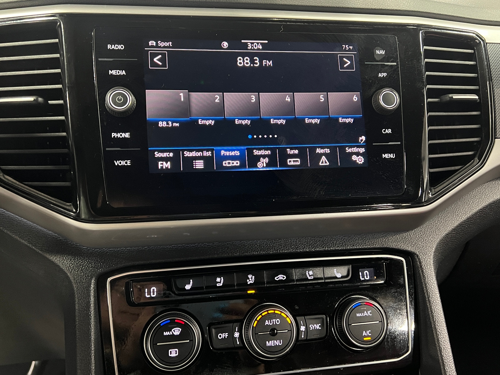 Thumbnail: 2023 Volkswagen Atlas - 3