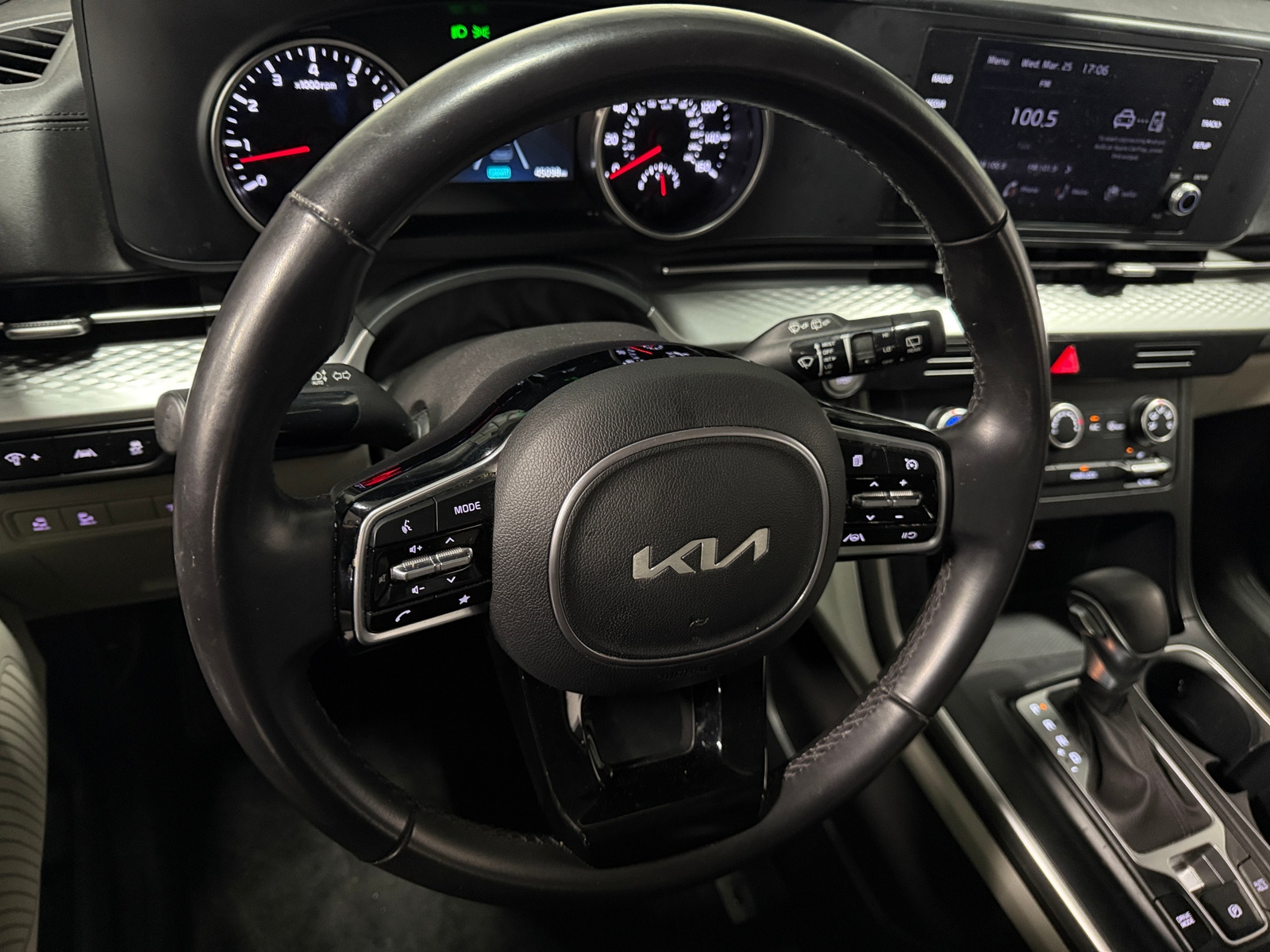 Thumbnail: 2023 Kia Carnival - 4