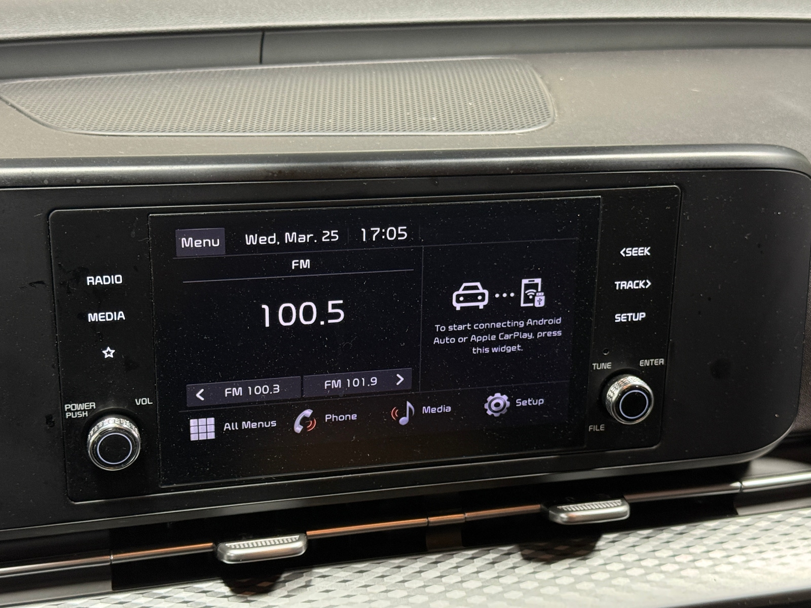 Thumbnail: 2023 Kia Carnival - 3