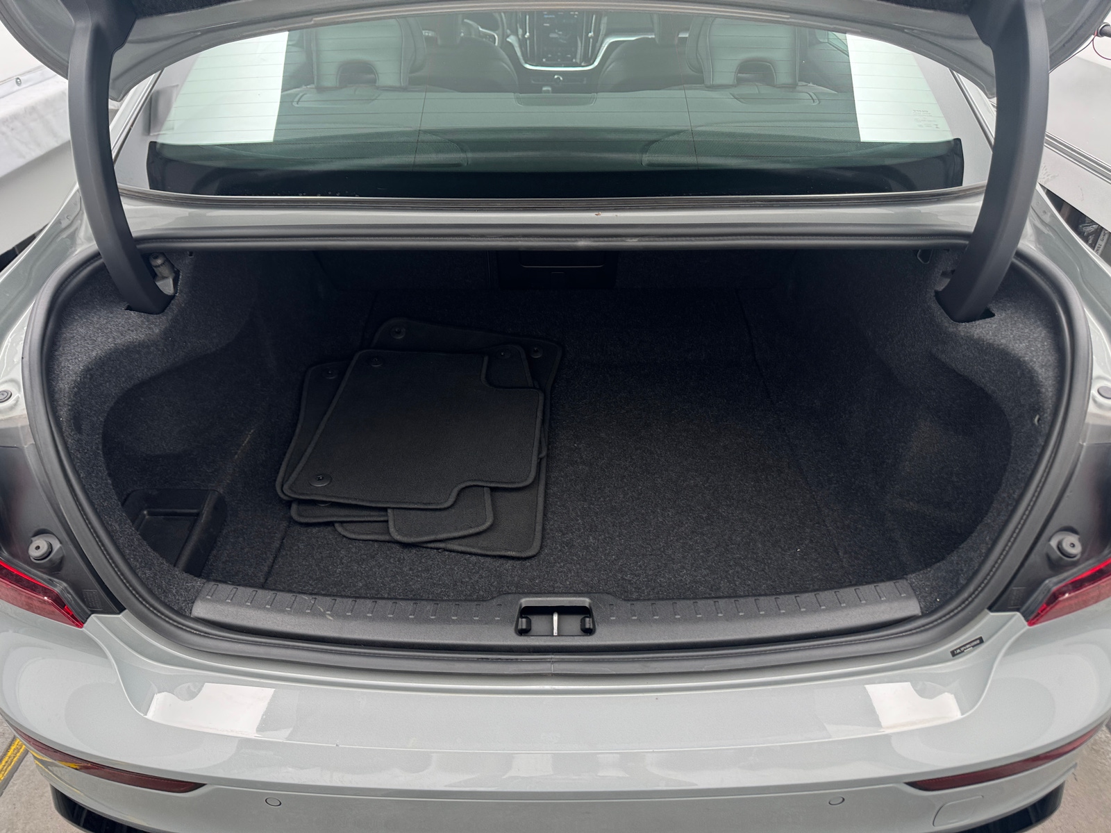 Thumbnail: 2024 Volvo S60 - 6