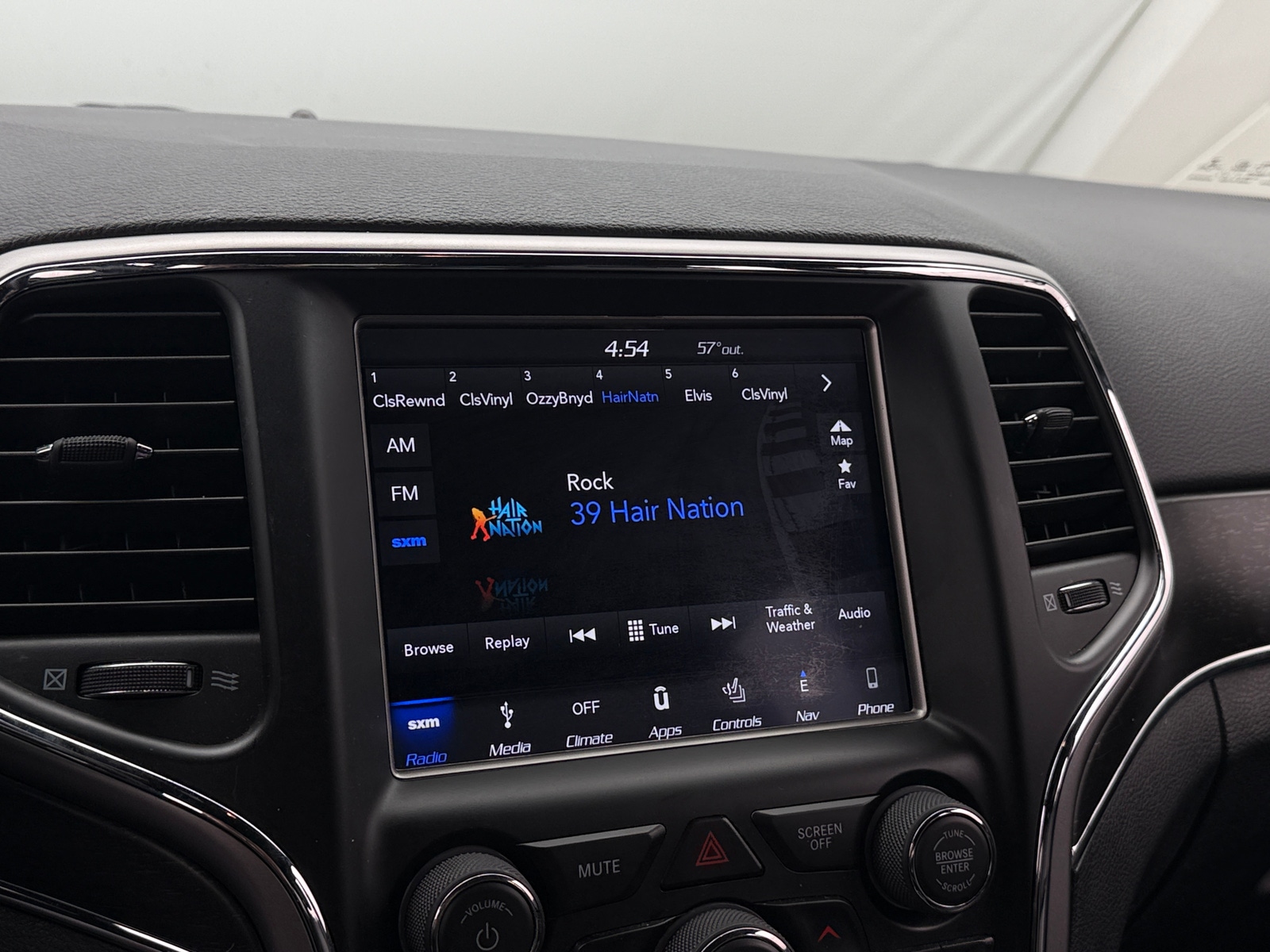 Thumbnail: 2018 Jeep Grand Cherokee - 3