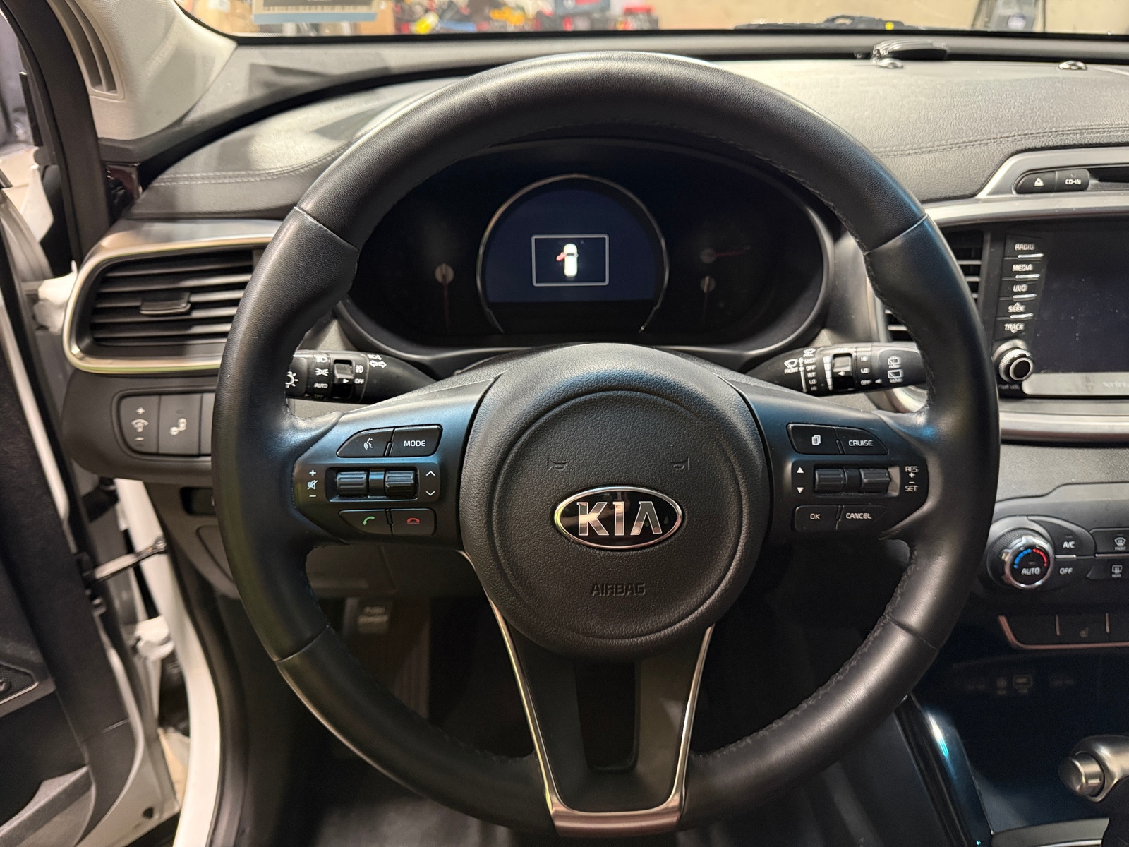 Thumbnail: 2017 Kia Sorento - 4