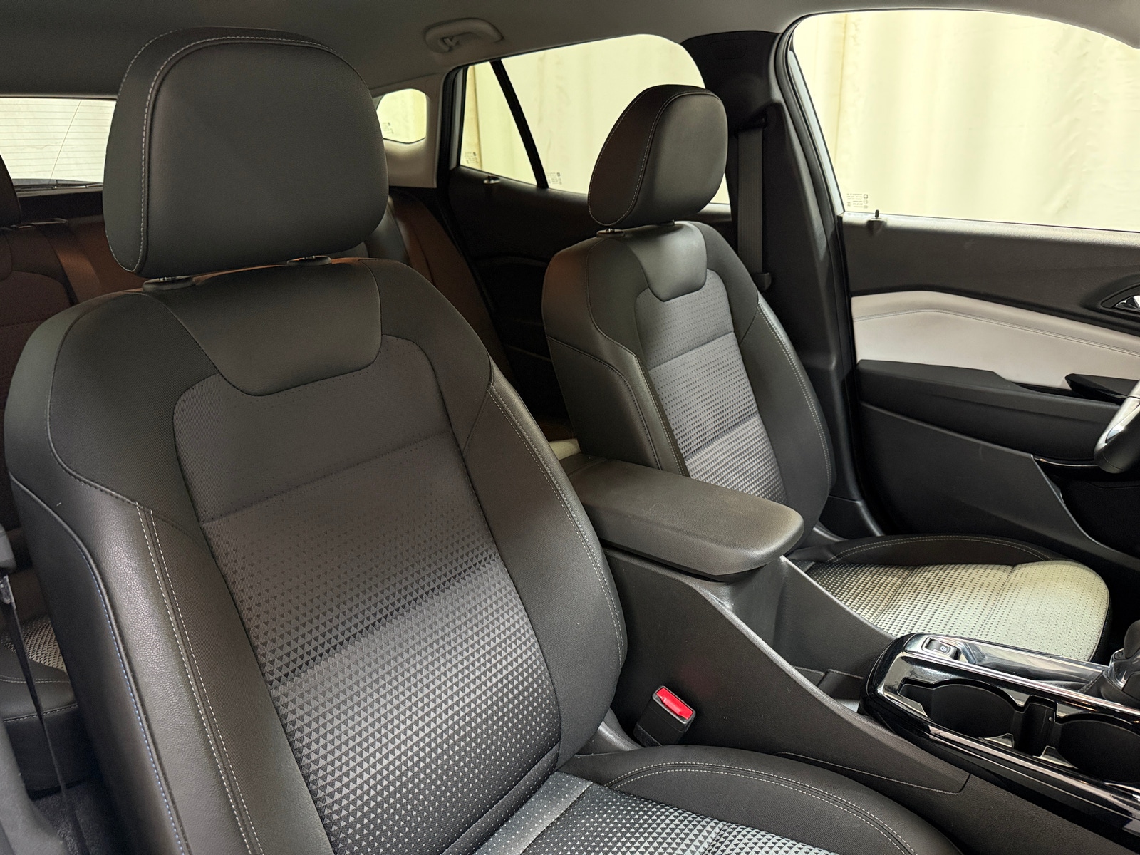 Thumbnail: 2025 Chevrolet Trax - 2