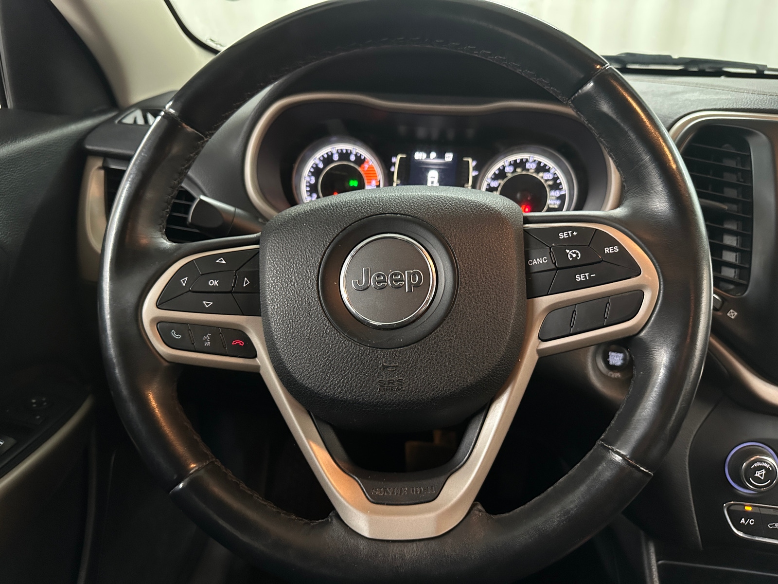 Thumbnail: 2017 Jeep Cherokee - 5