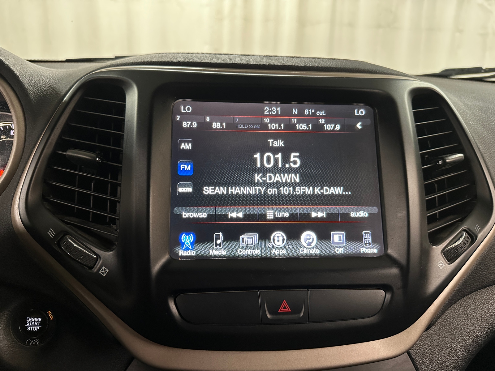 Thumbnail: 2017 Jeep Cherokee - 4