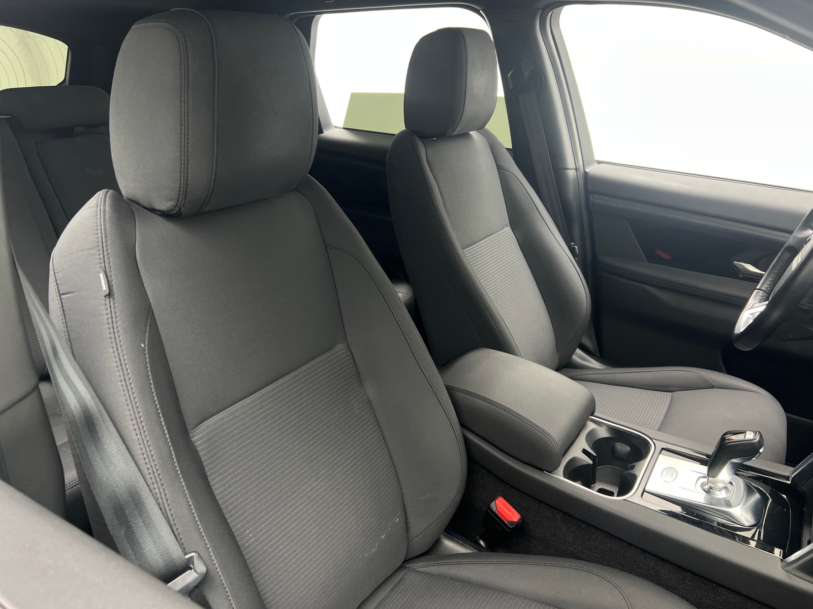 Thumbnail: 2020 Land Rover Discovery Sport - 2