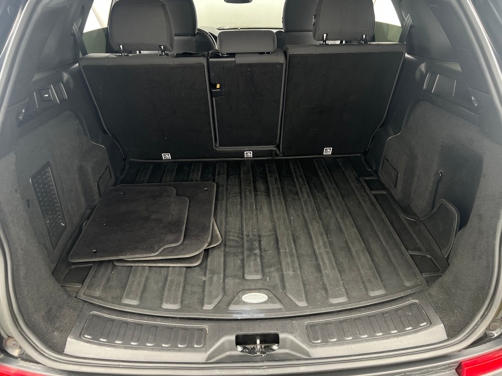 Thumbnail: 2020 Land Rover Discovery Sport - 7