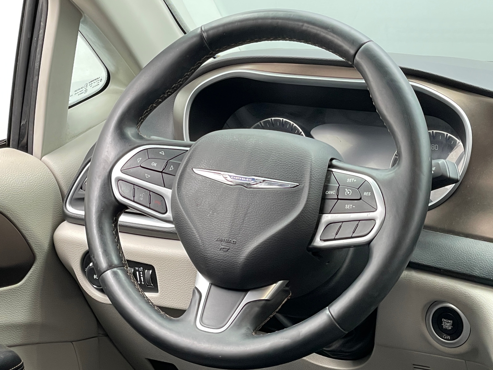 Thumbnail: 2017 Chrysler Pacifica - 4