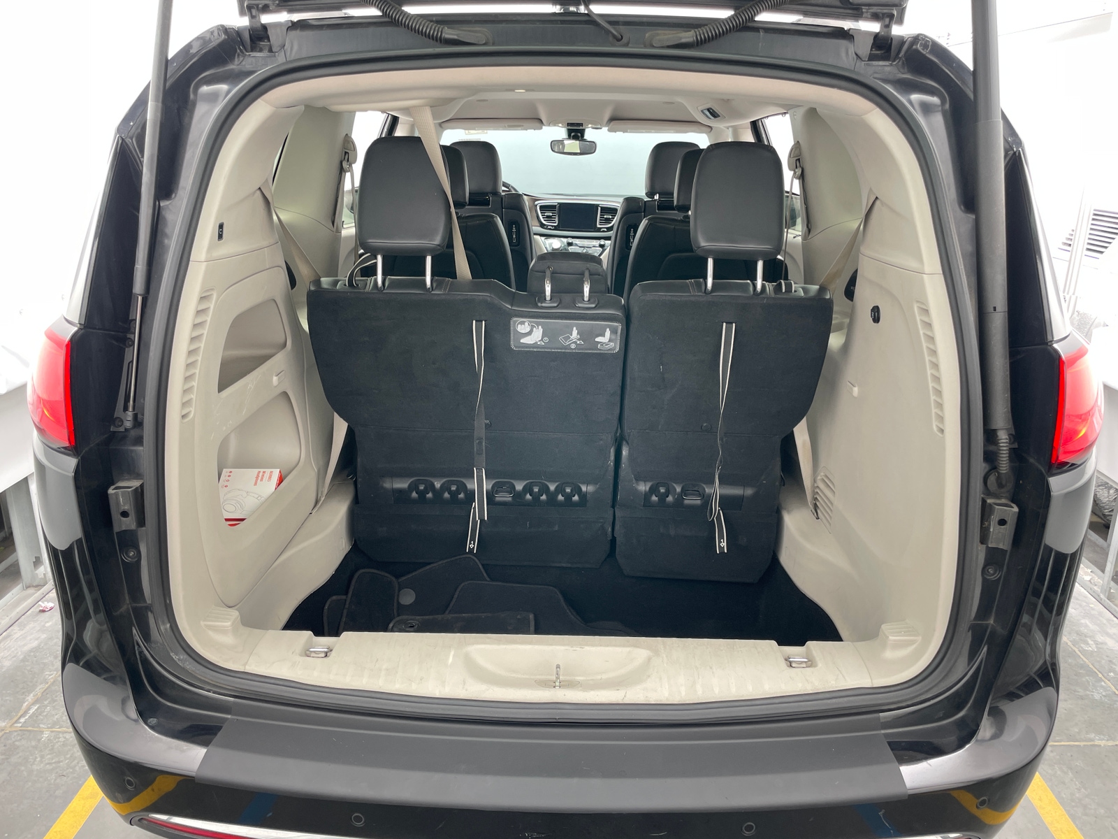 Thumbnail: 2017 Chrysler Pacifica - 6