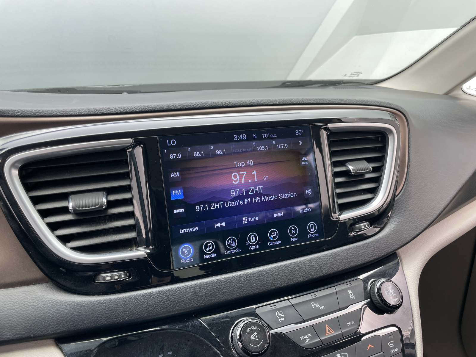 Thumbnail: 2017 Chrysler Pacifica - 3