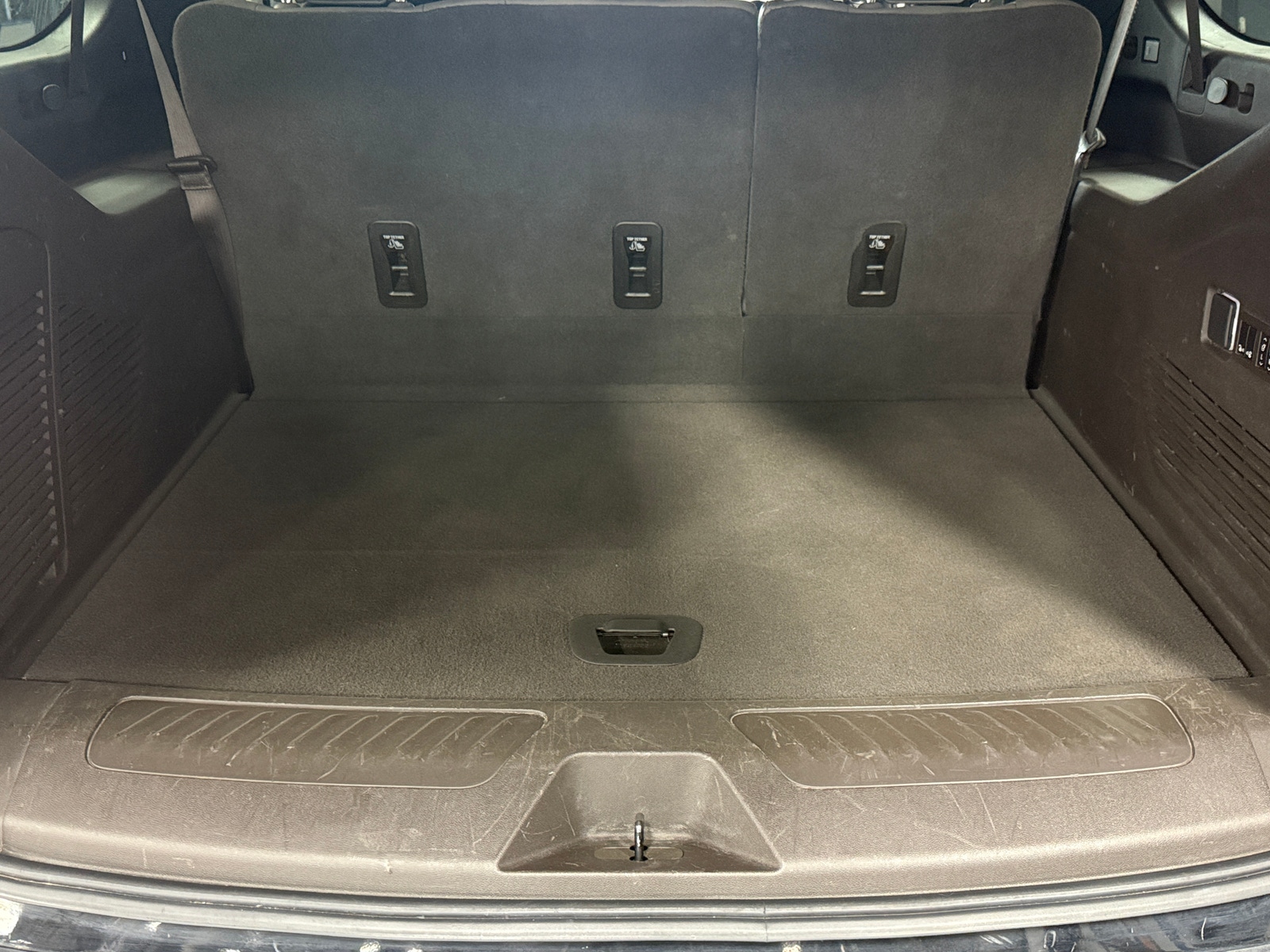 Thumbnail: 2022 GMC Yukon XL - 6