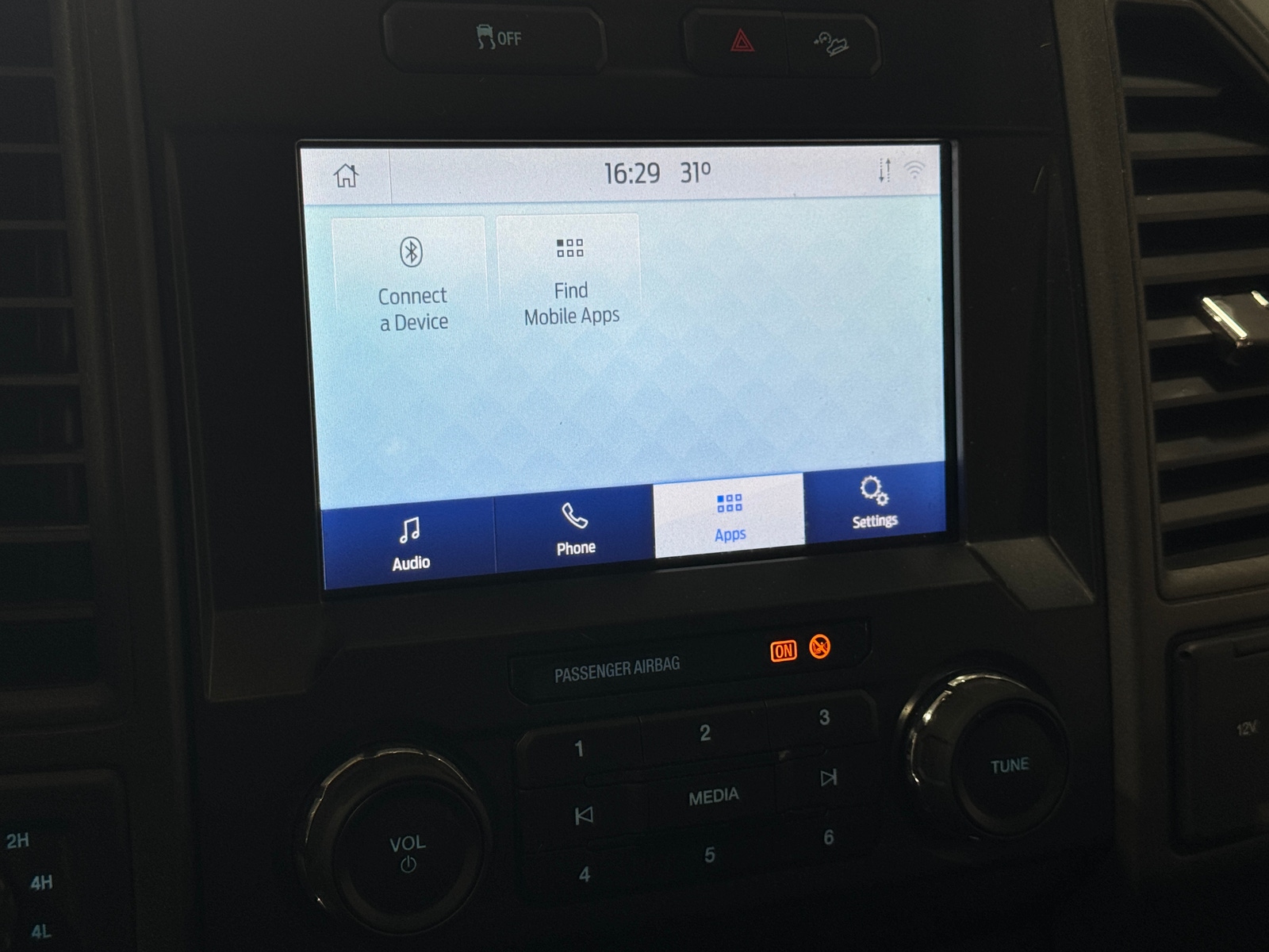 Thumbnail: 2022 Ford Econoline - 4