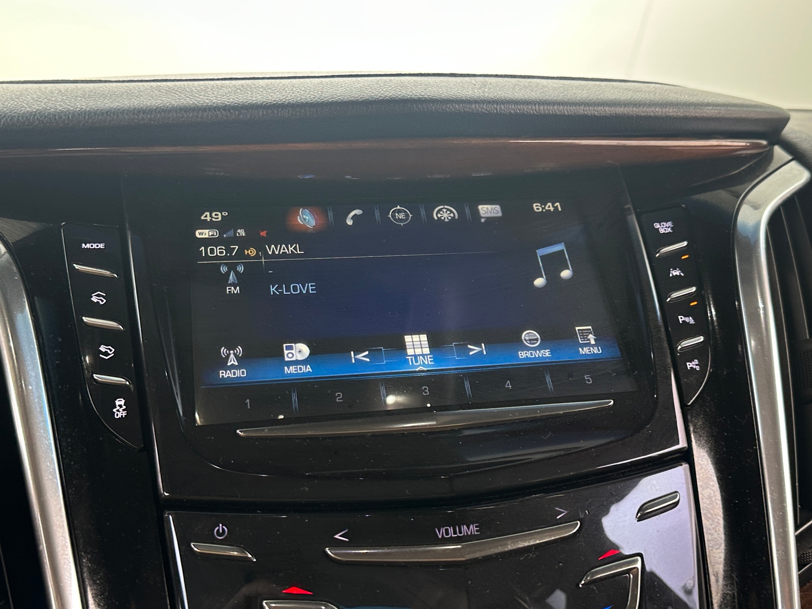 Thumbnail: 2018 Cadillac Escalade - 3