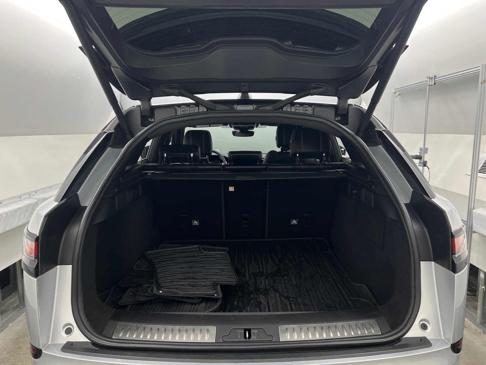 Thumbnail: 2020 Land Rover Range Rover Velar - 6