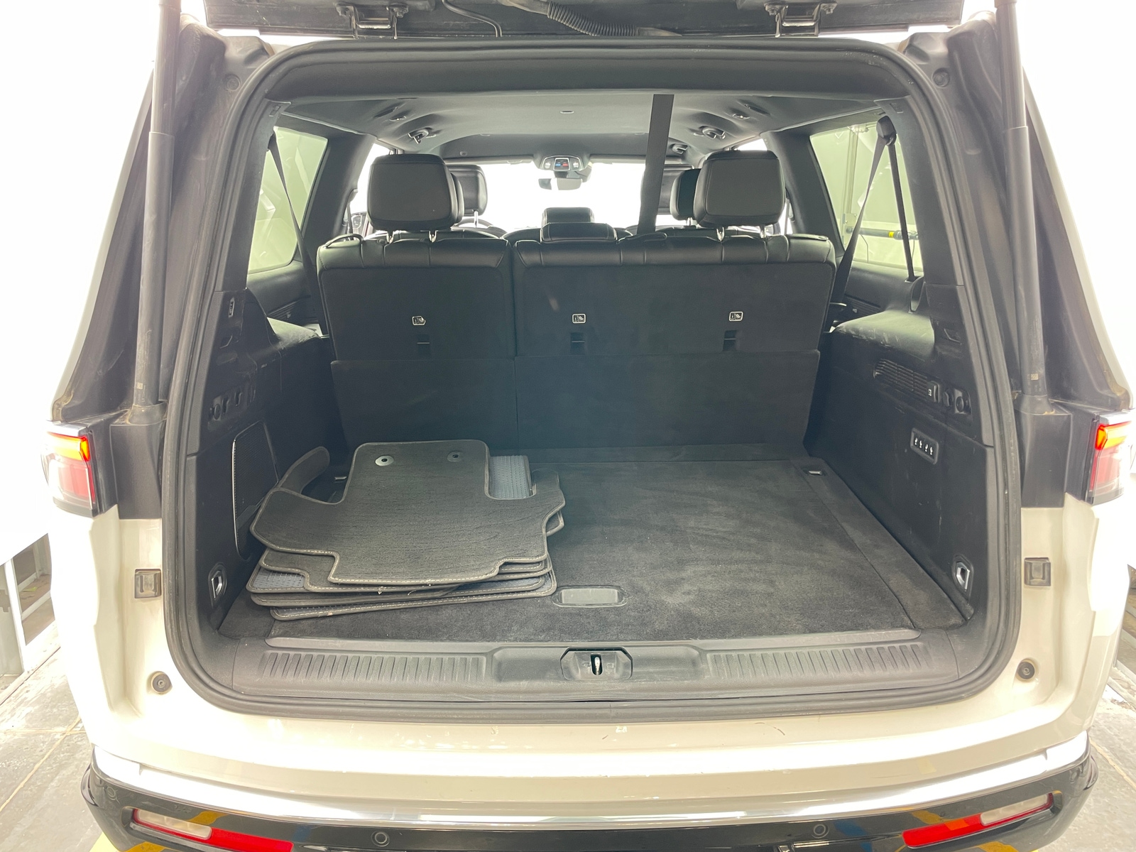 Thumbnail: 2024 Jeep Wagoneer - 6