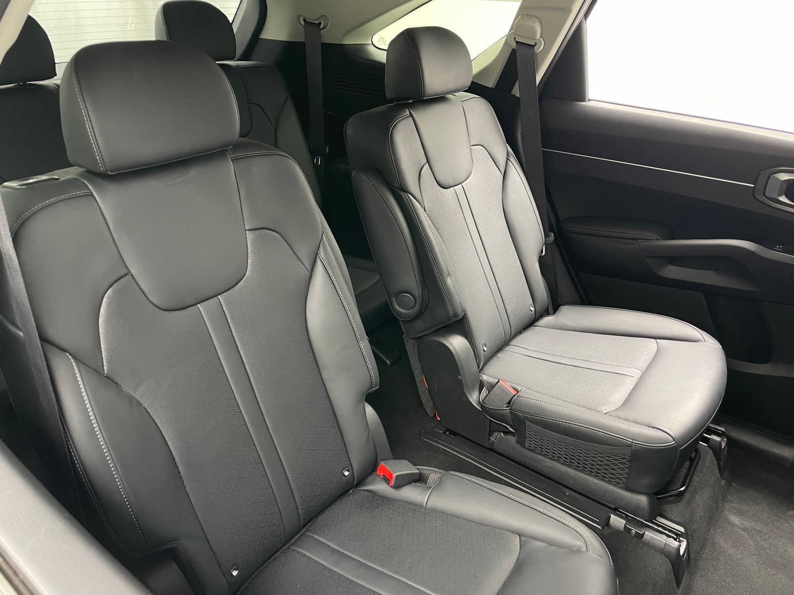 Thumbnail: 2023 Kia Sorento - 5