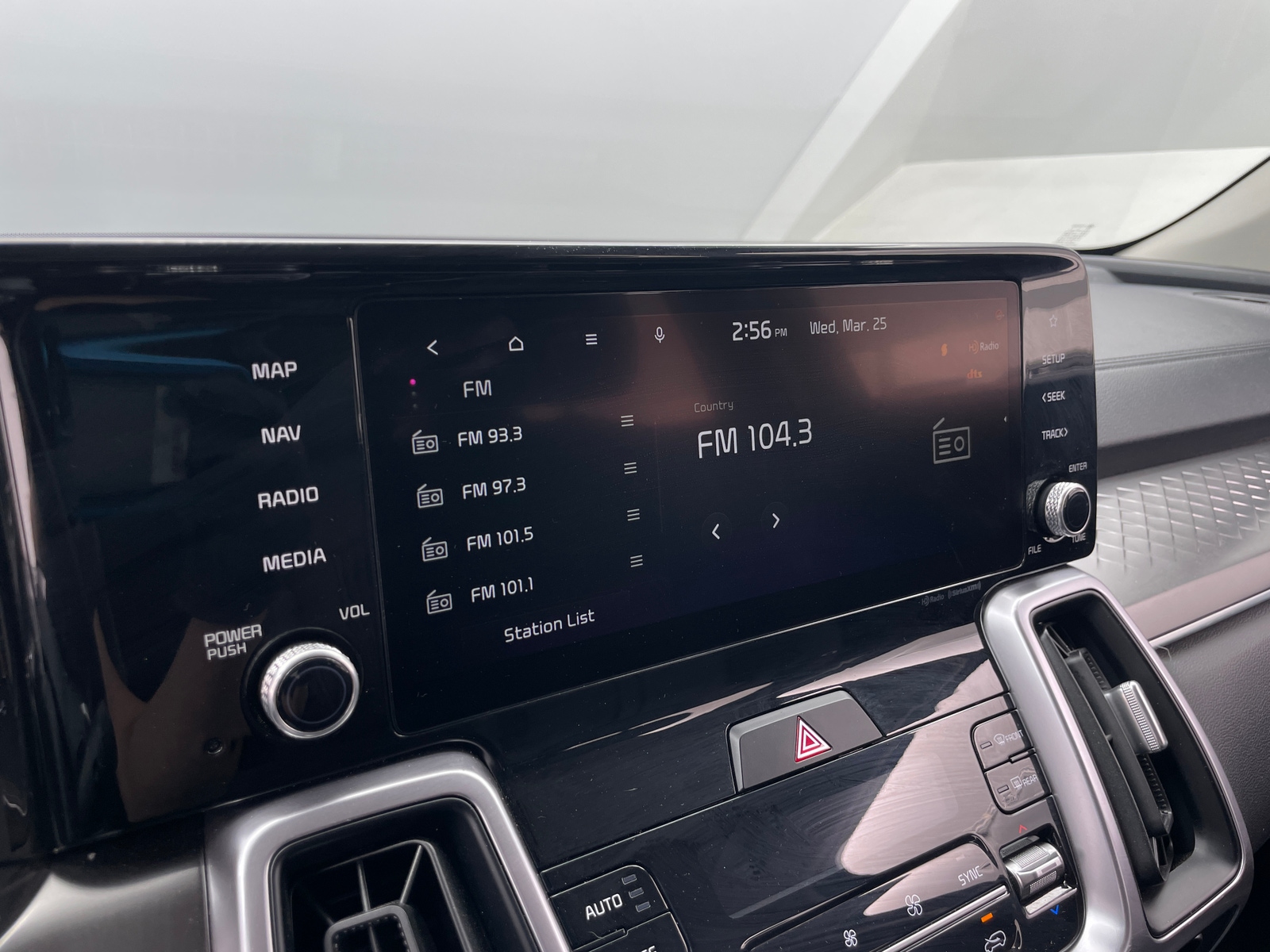 Thumbnail: 2023 Kia Sorento - 3