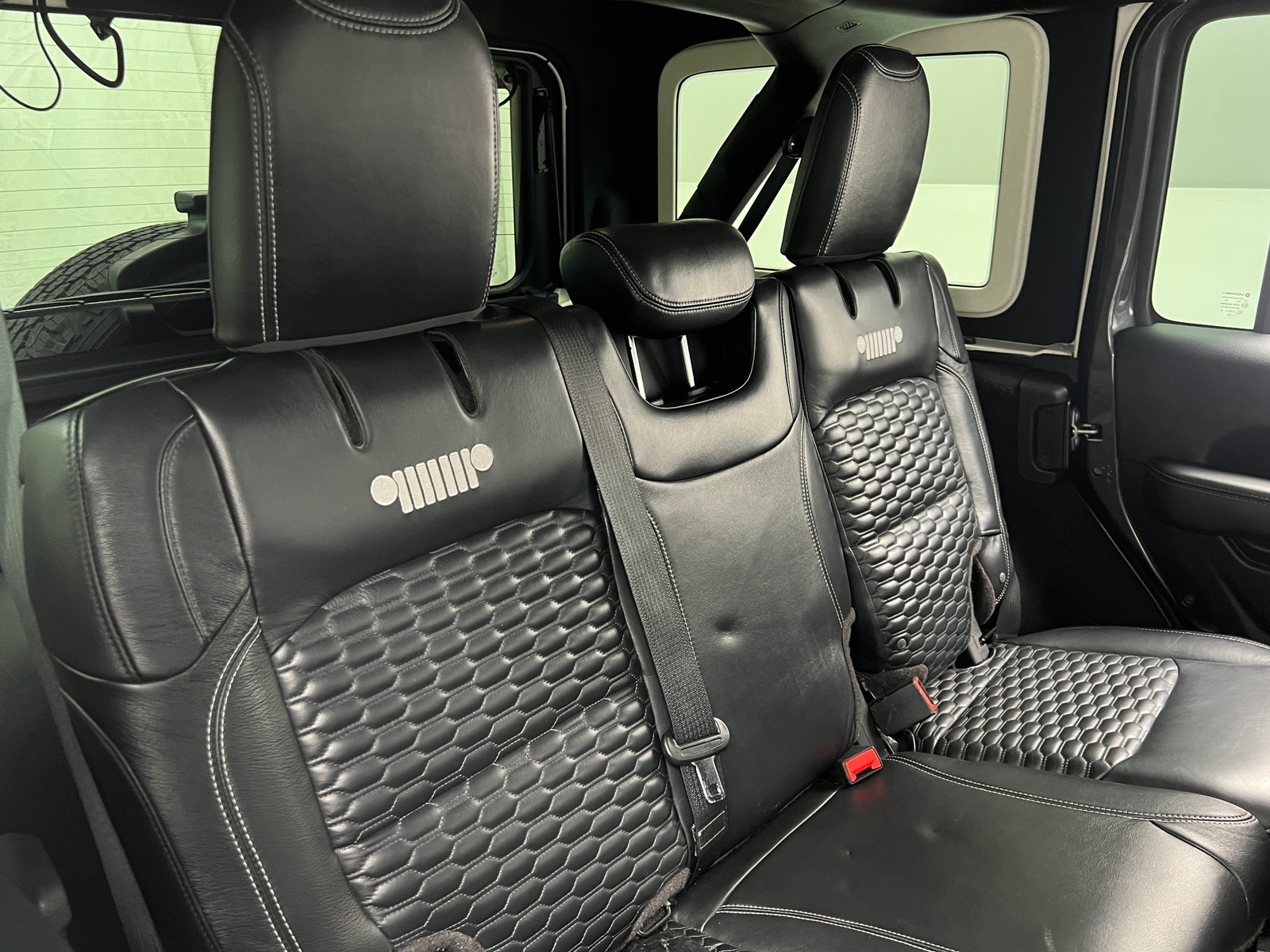 Thumbnail: 2018 Jeep Wrangler - 6