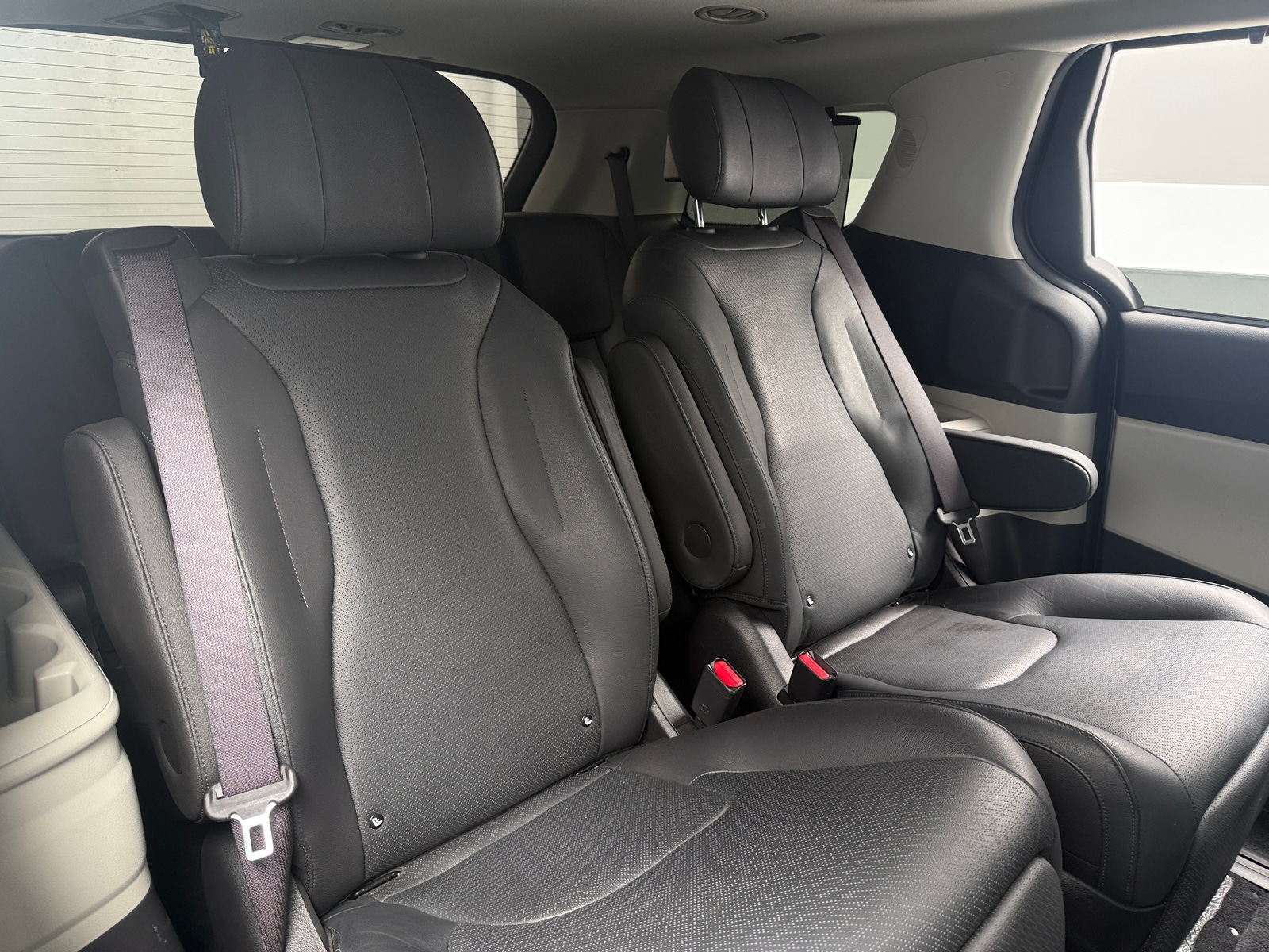 Thumbnail: 2023 Kia Carnival - 5