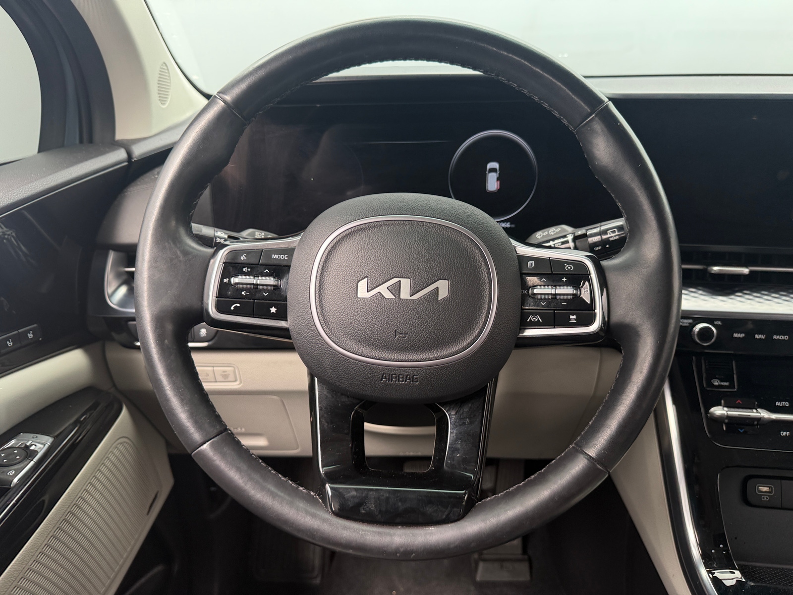 Thumbnail: 2023 Kia Carnival - 4