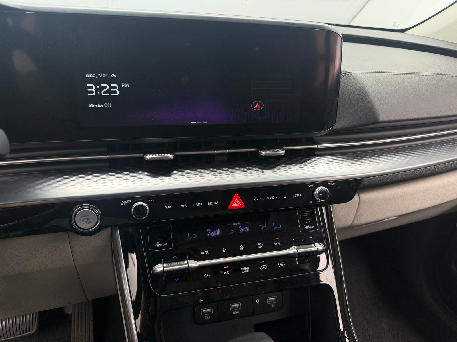 Thumbnail: 2023 Kia Carnival - 3