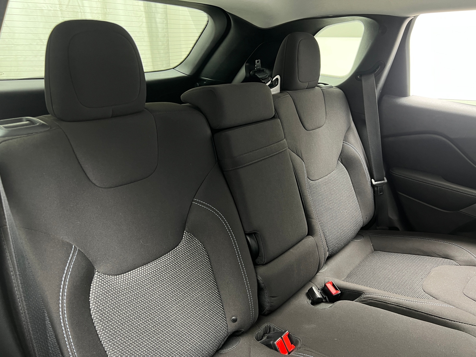 Thumbnail: 2019 Jeep Cherokee - 6