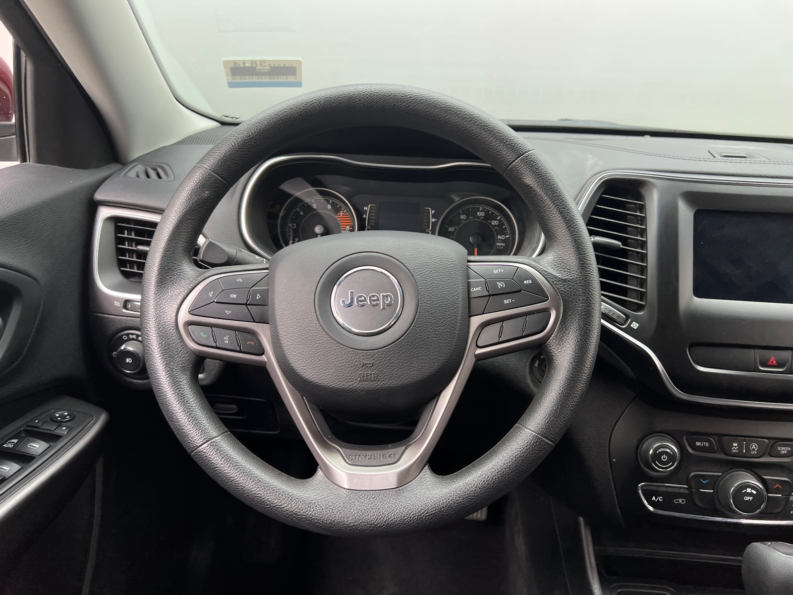 Thumbnail: 2019 Jeep Cherokee - 5