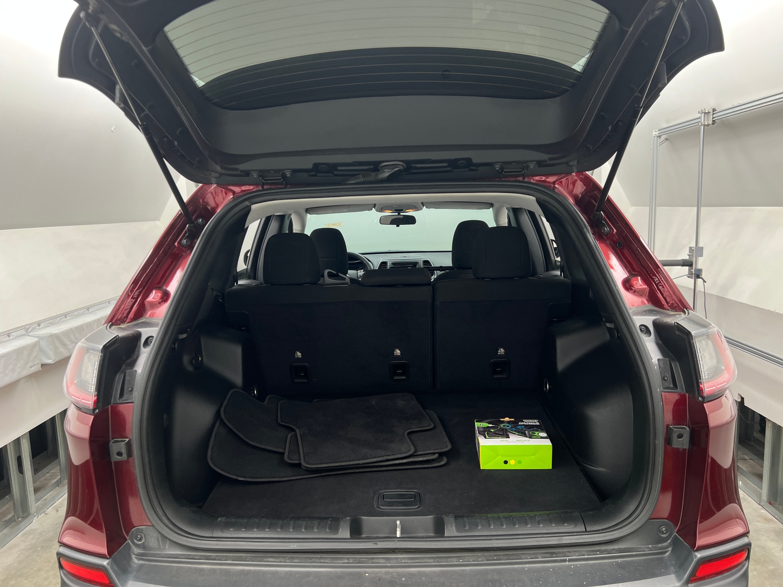 Thumbnail: 2019 Jeep Cherokee - 7