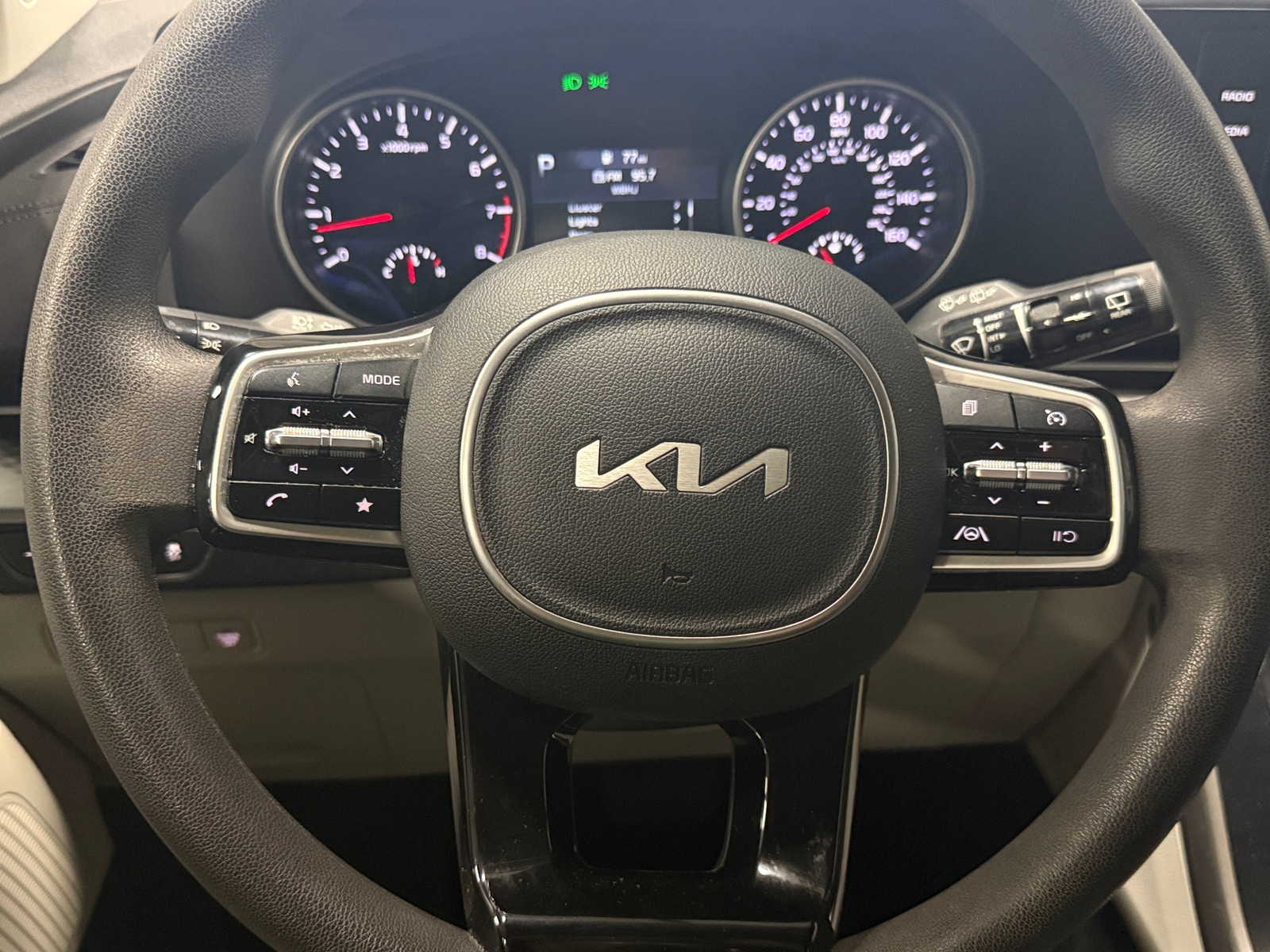 Thumbnail: 2022 Kia Carnival - 5